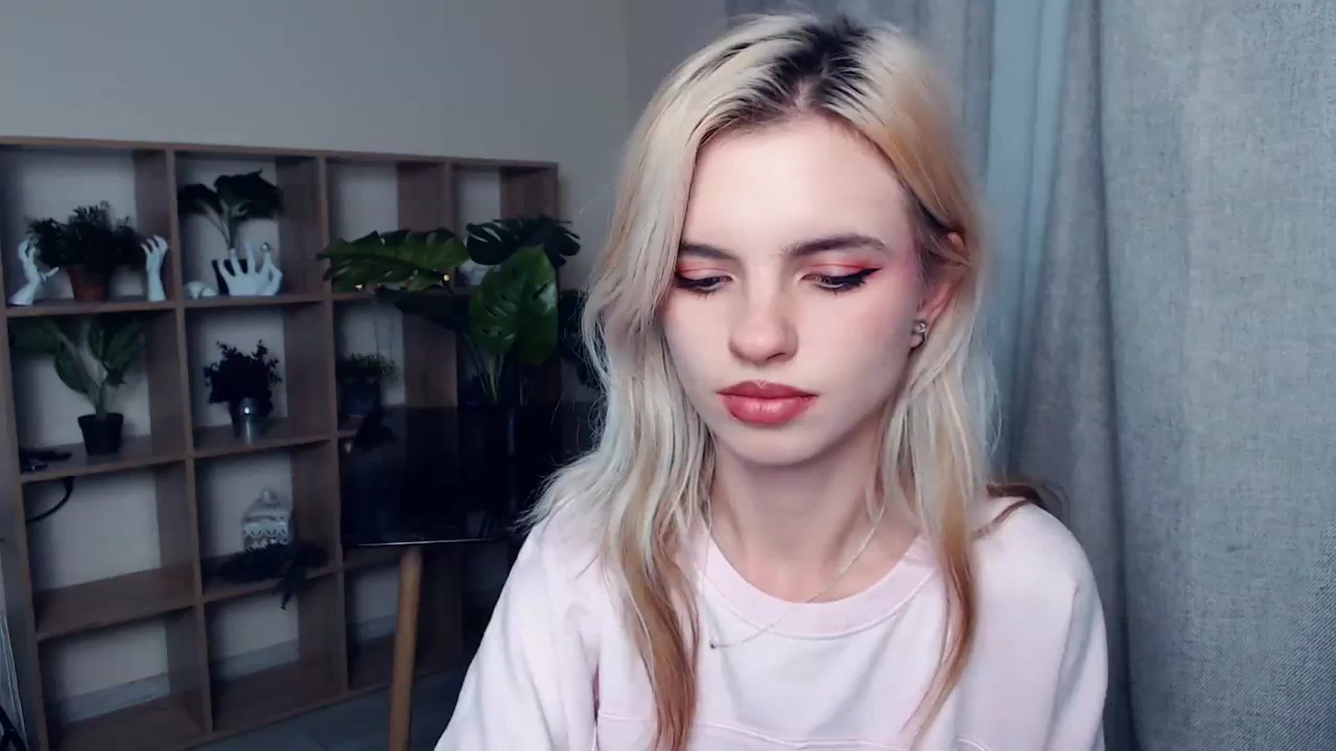 Gallery image thumbnail from Erineys's myfreecams stream on, 10/22/2023, 16:21 image 3 of 20