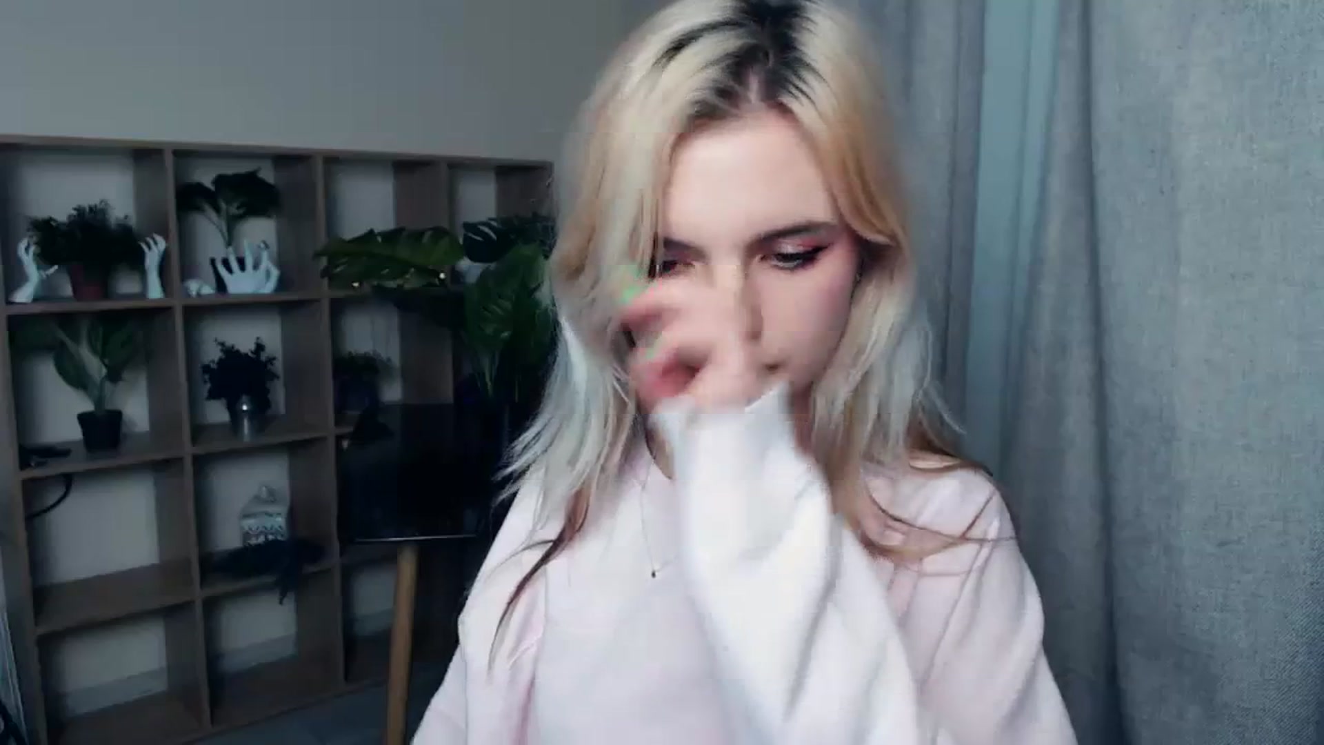 Gallery image thumbnail from Erineys's myfreecams stream on, 10/22/2023, 16:21 image 12 of 20