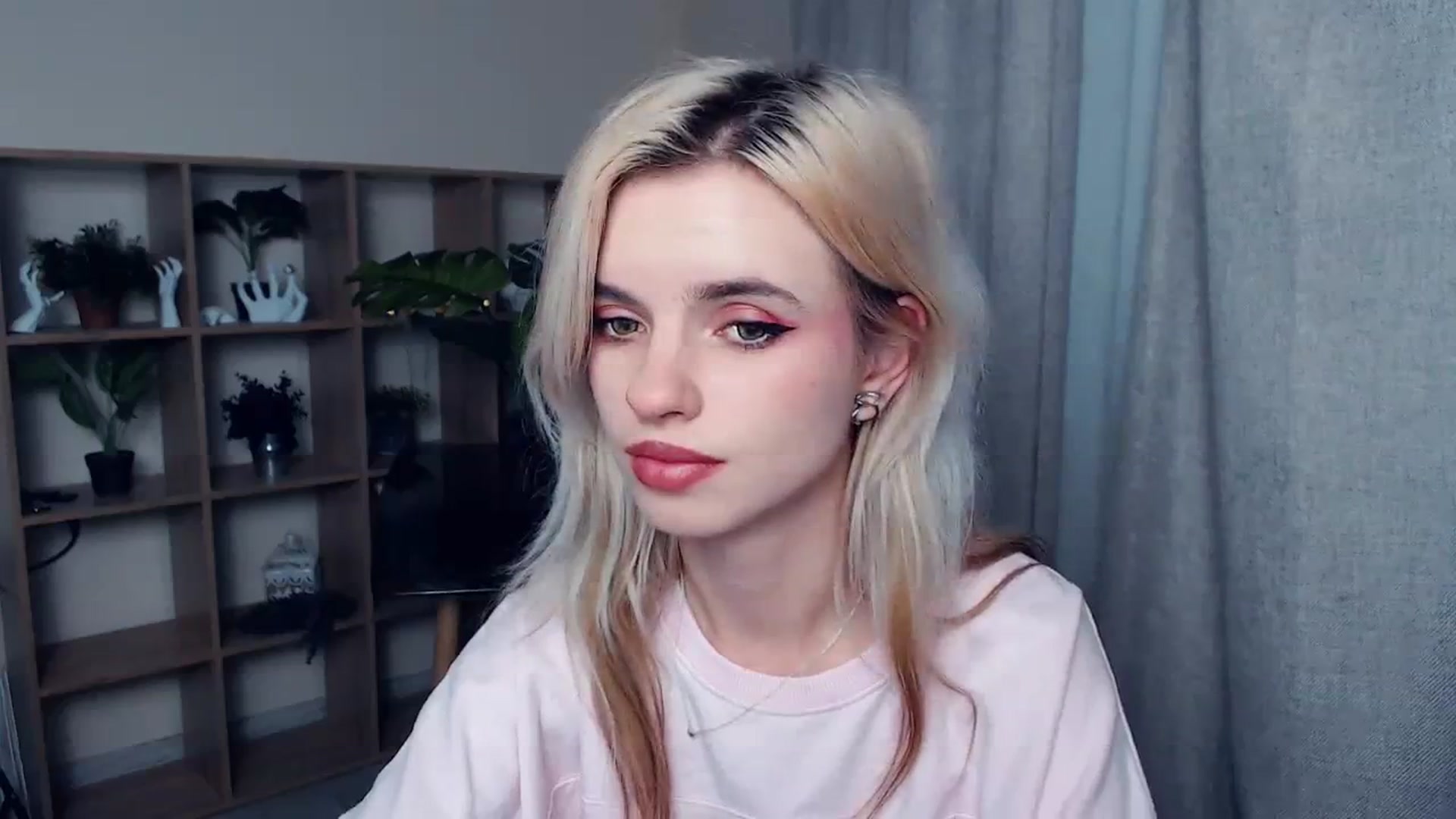 Gallery image thumbnail from Erineys's myfreecams stream on, 10/22/2023, 16:21 image 7 of 20