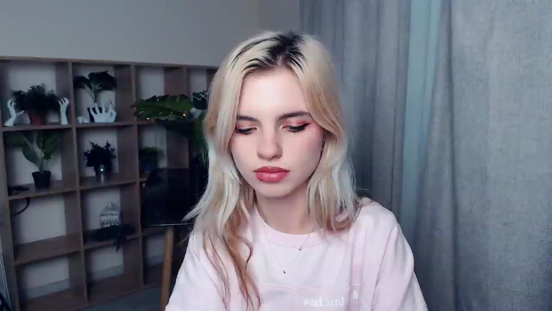 Gallery image thumbnail from Erineys's myfreecams stream on, 10/22/2023, 16:32 image 17 of 20