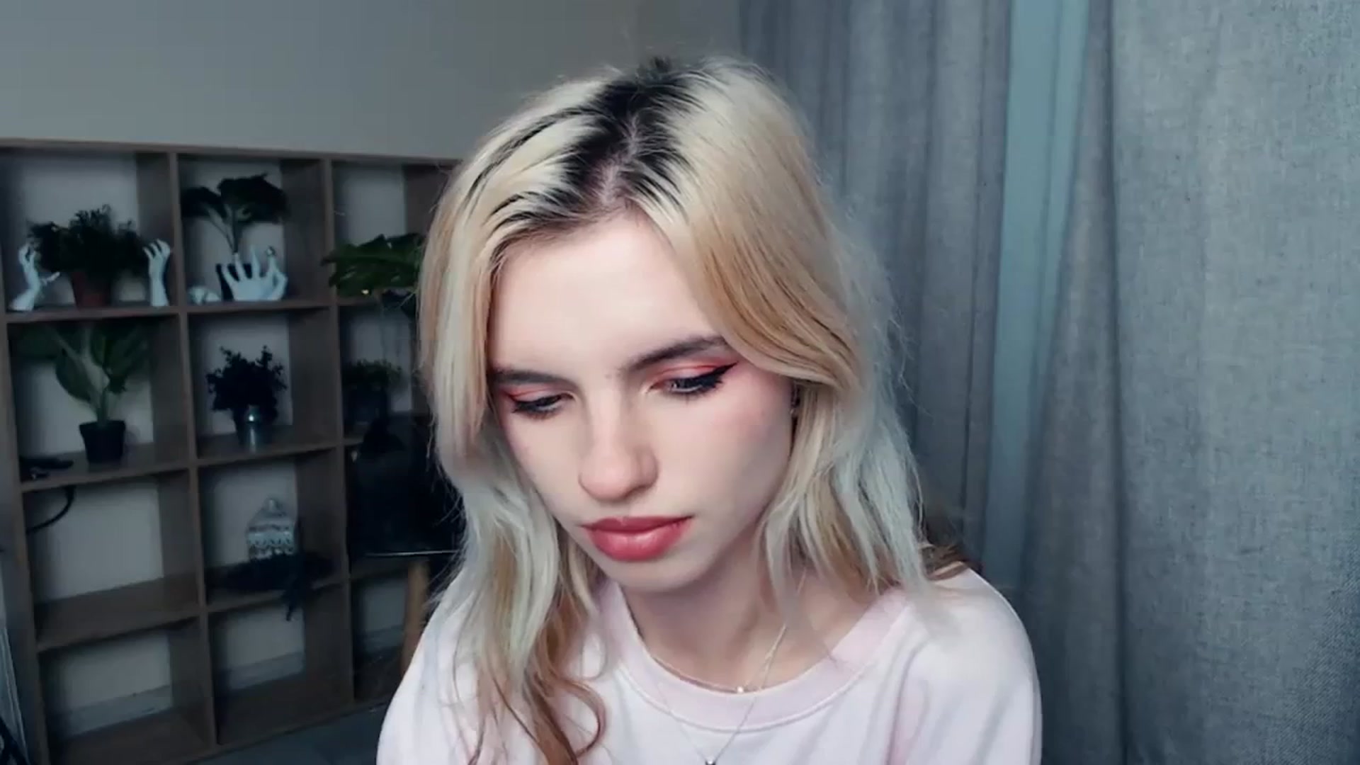 Gallery image thumbnail from Erineys's myfreecams stream on, 10/22/2023, 16:32 image 5 of 20