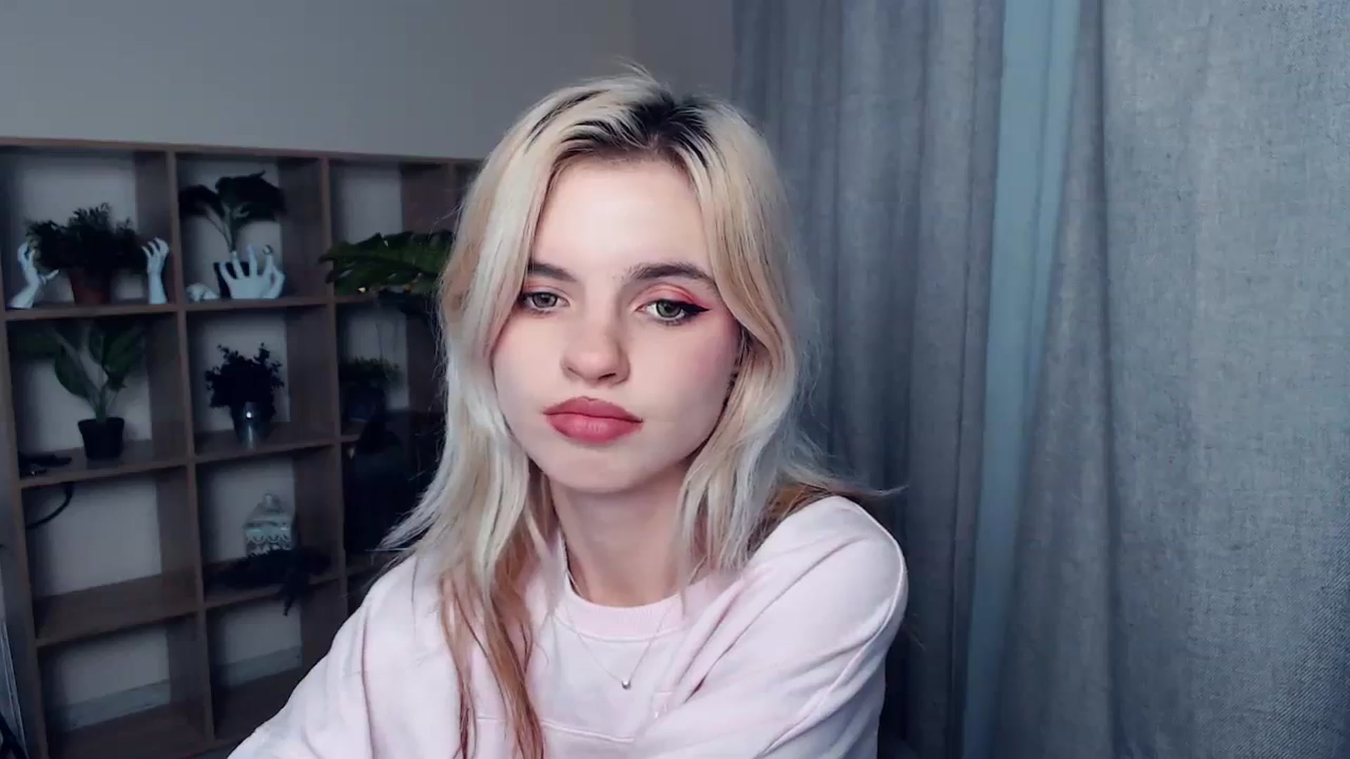 Gallery image thumbnail from Erineys's myfreecams stream on, 10/22/2023, 16:32 image 8 of 20
