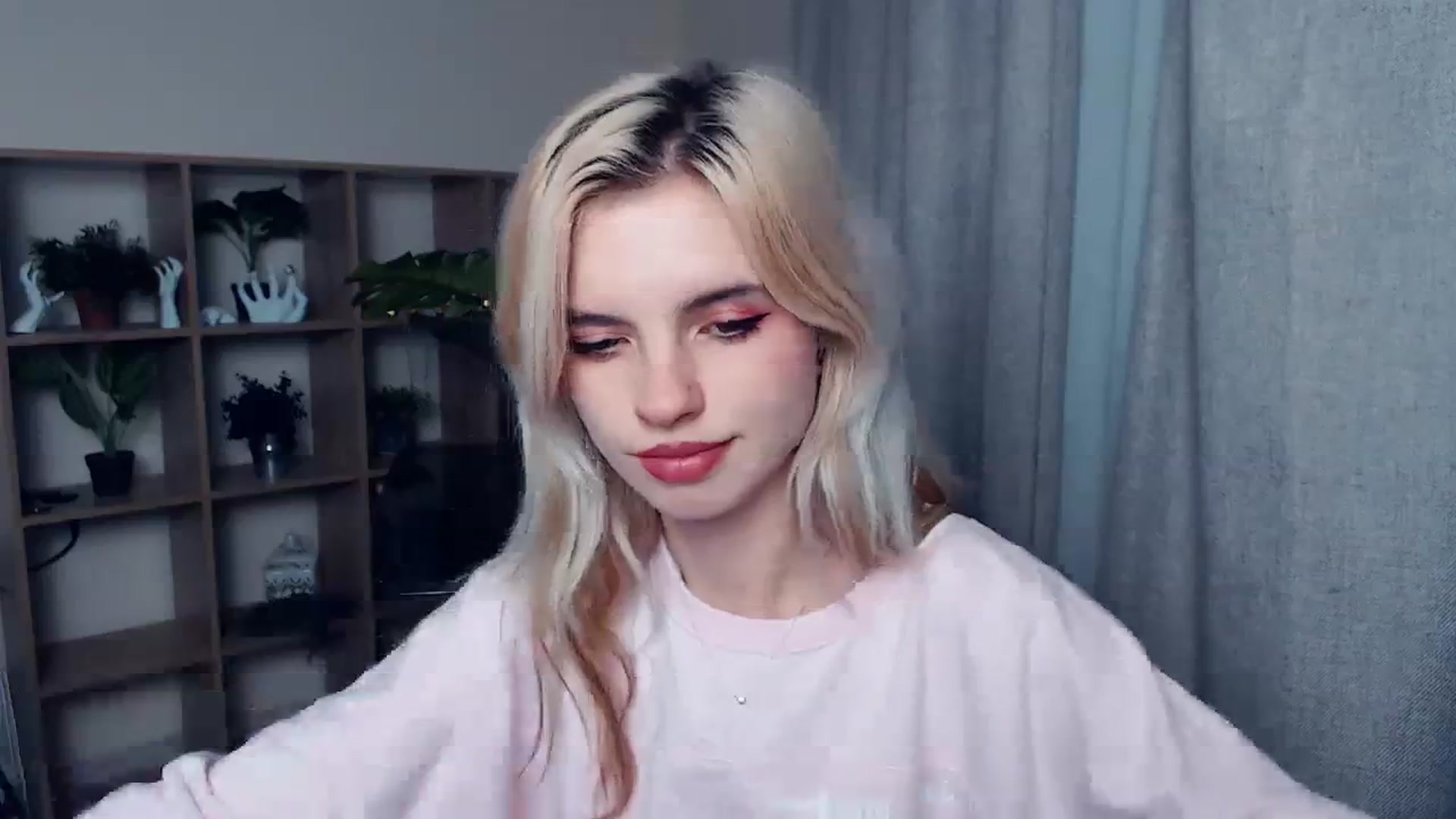 Gallery image thumbnail from Erineys's myfreecams stream on, 10/22/2023, 16:32 image 7 of 20
