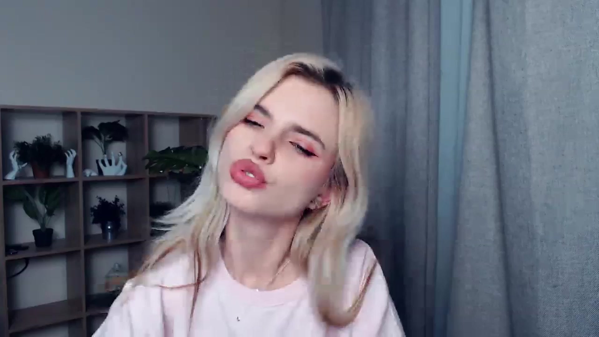 Gallery image thumbnail from Erineys's myfreecams stream on, 10/22/2023, 16:47 image 13 of 20