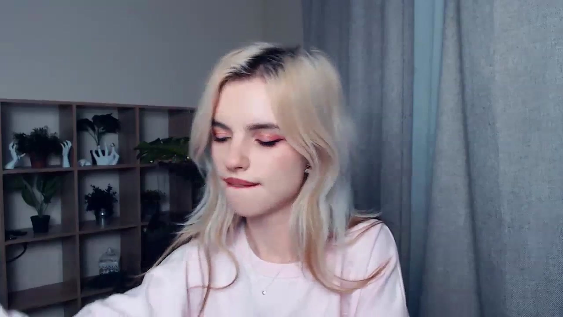 Gallery image thumbnail from Erineys's myfreecams stream on, 10/22/2023, 16:47 image 5 of 20