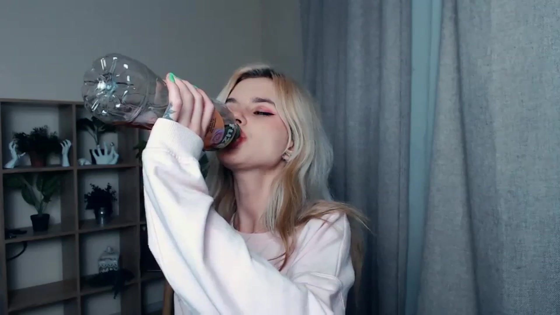 Gallery image thumbnail from Erineys's myfreecams stream on, 10/22/2023, 16:47 image 17 of 20