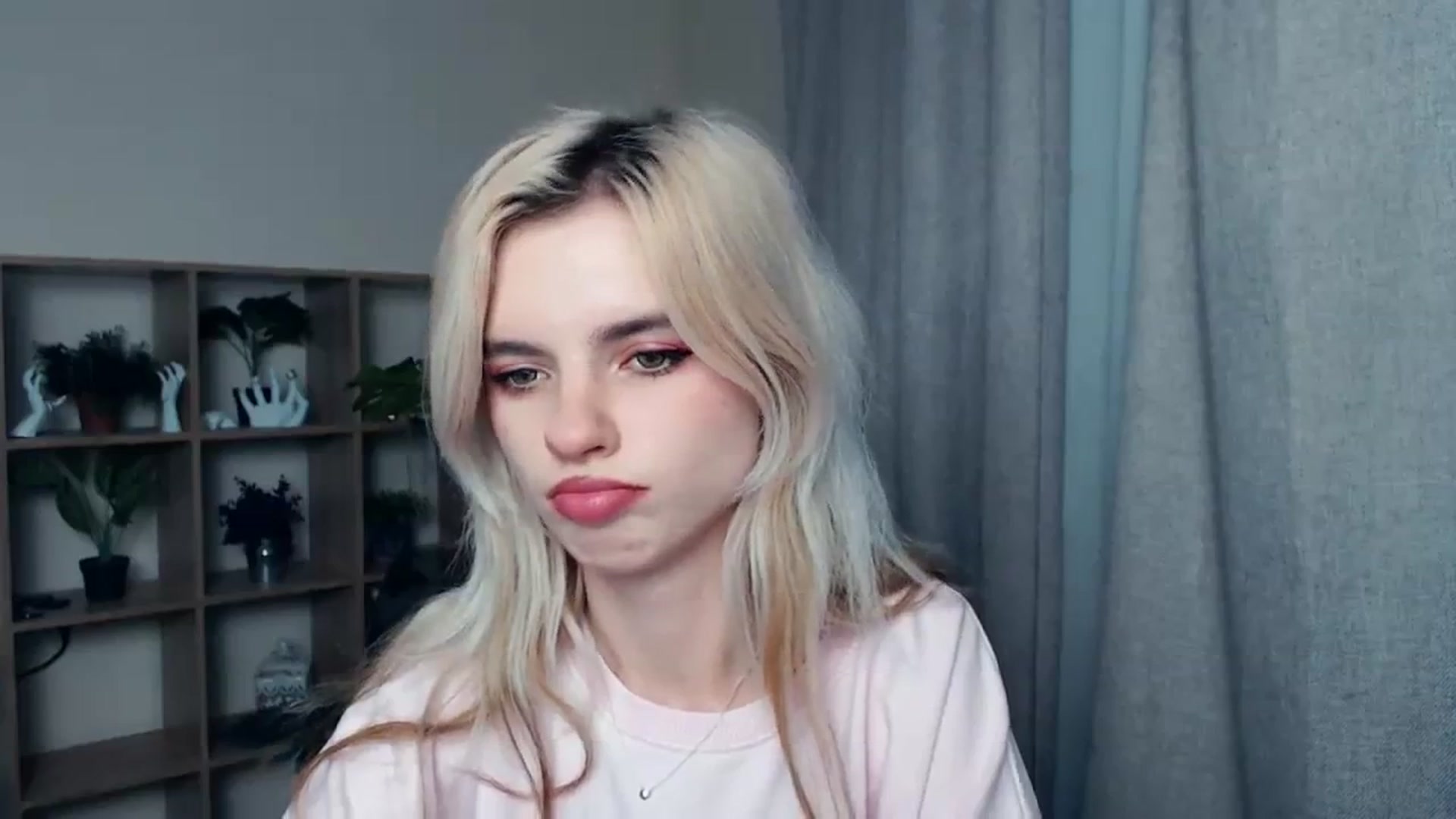 Gallery image thumbnail from Erineys's myfreecams stream on, 10/22/2023, 16:47 image 14 of 20