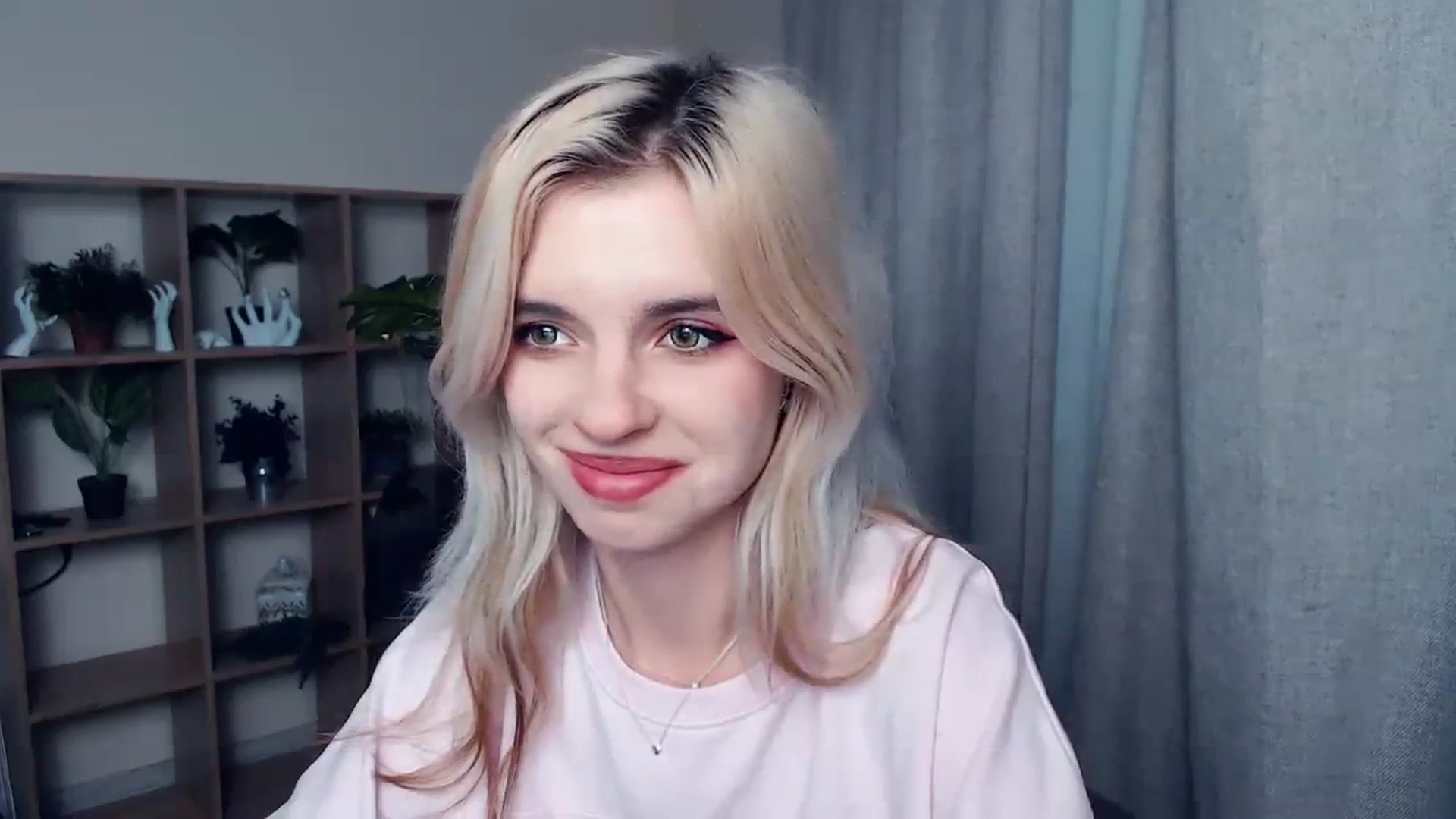 Gallery image thumbnail from Erineys's myfreecams stream on, 10/22/2023, 16:59 image 16 of 20