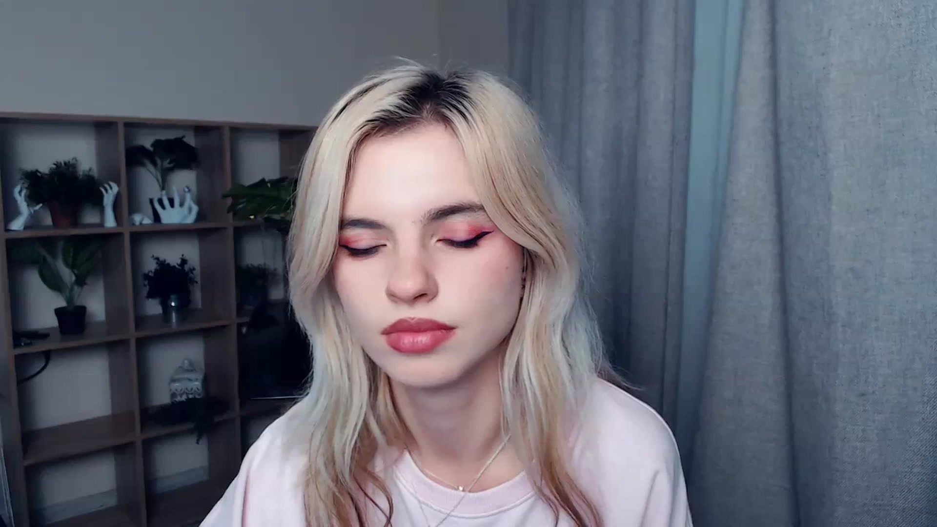Gallery image thumbnail from Erineys's myfreecams stream on, 10/22/2023, 16:59 image 2 of 20
