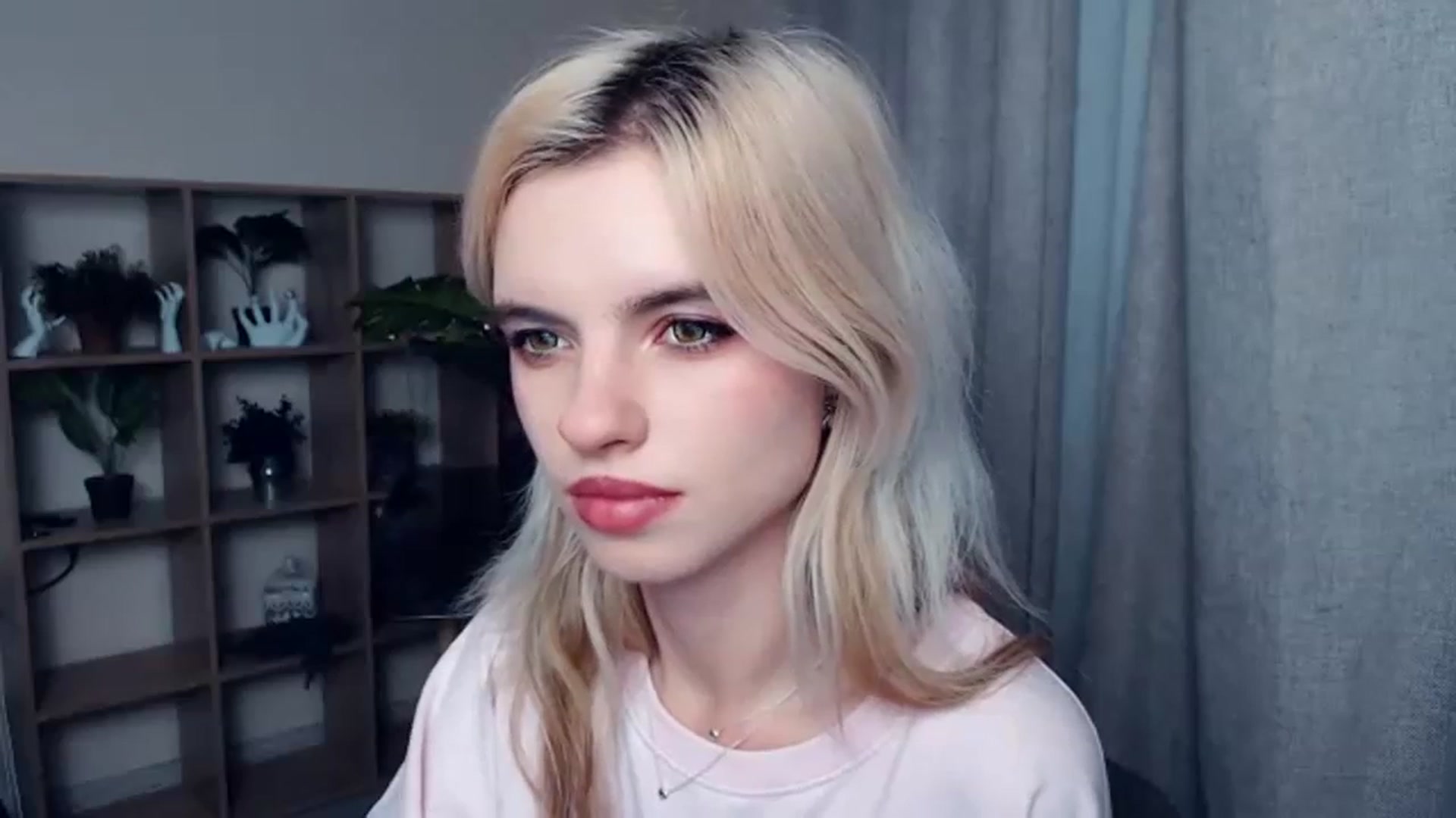 Gallery image thumbnail from Erineys's myfreecams stream on, 10/22/2023, 16:59 image 7 of 20