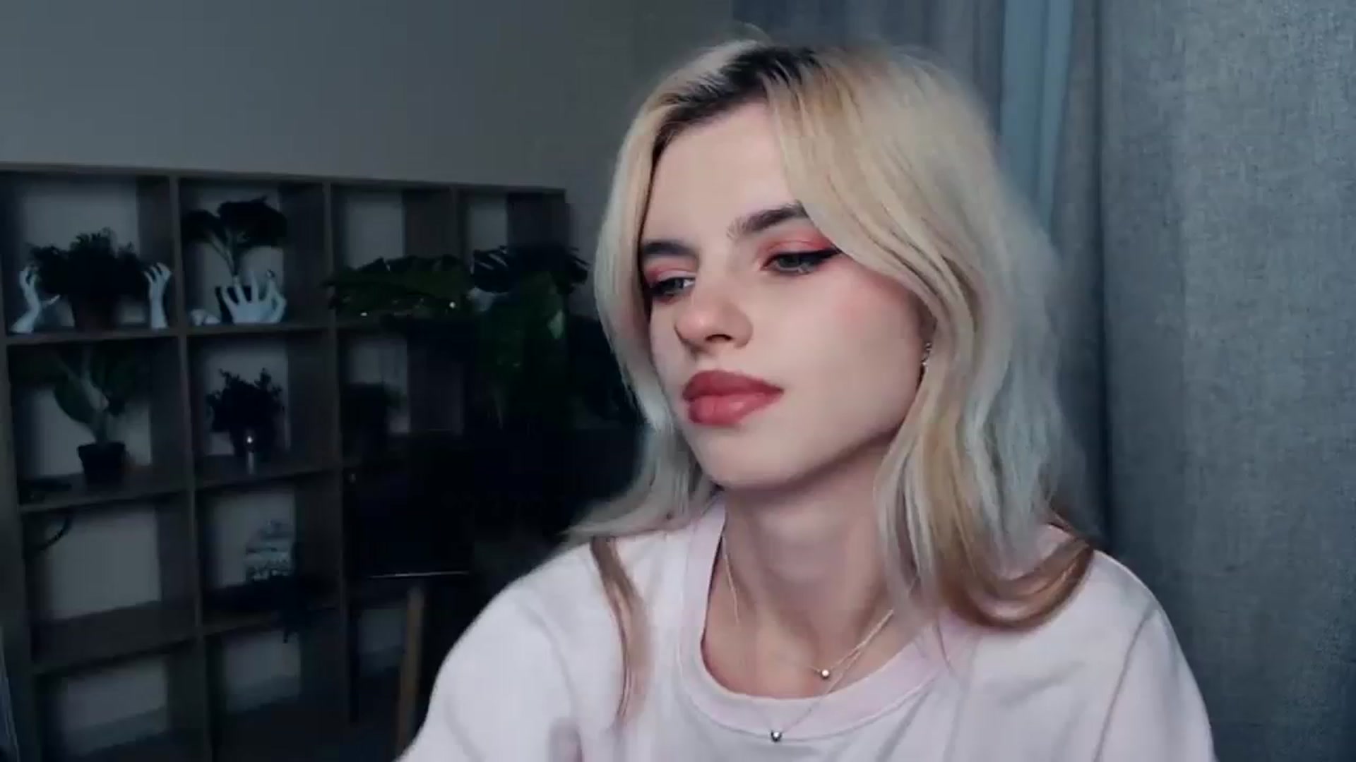 Gallery image thumbnail from Erineys's myfreecams stream on, 10/22/2023, 16:59 image 11 of 20
