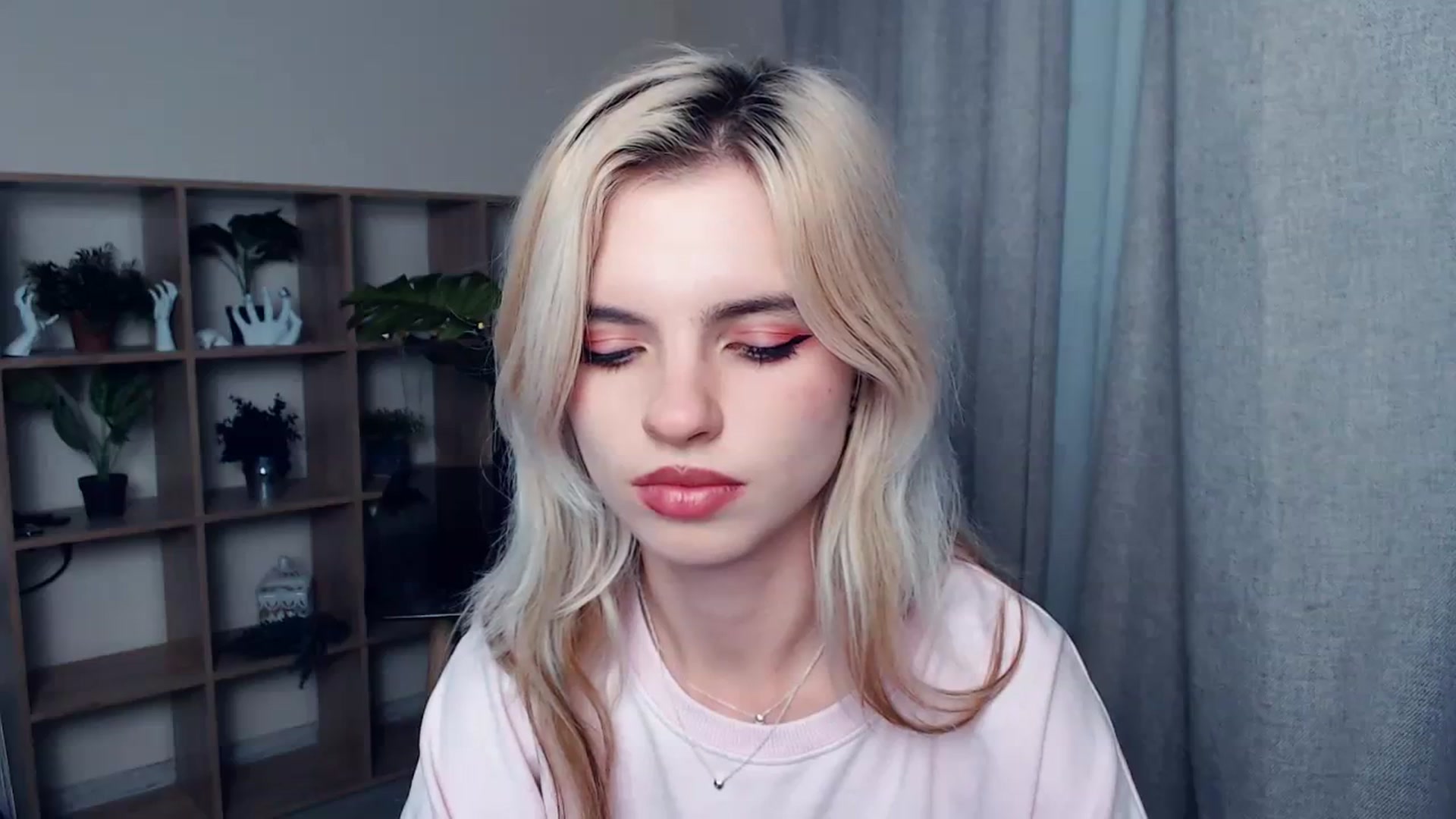 Gallery image thumbnail from Erineys's myfreecams stream on, 10/22/2023, 16:59 image 19 of 20