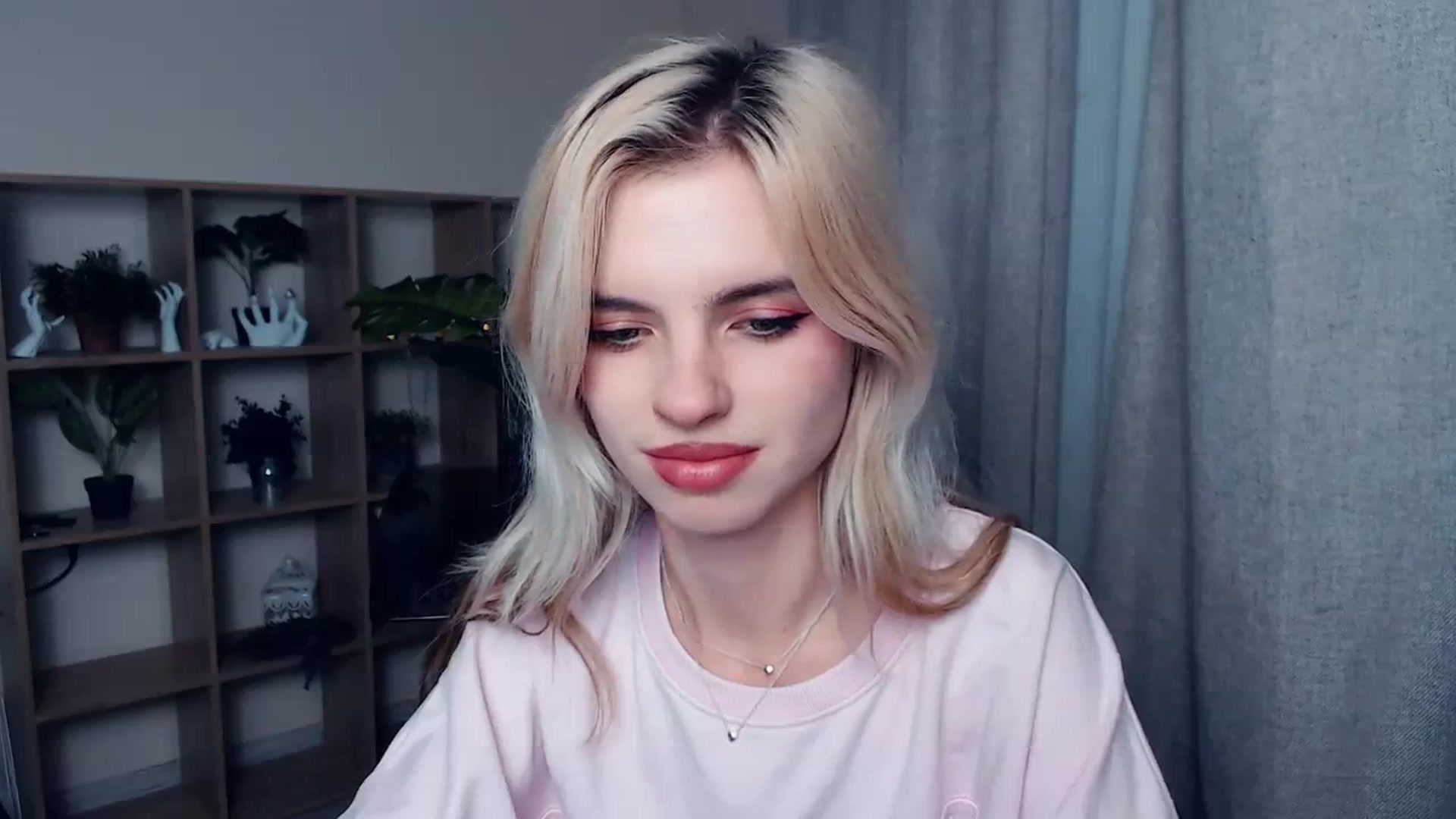 Gallery image thumbnail from Erineys's myfreecams stream on, 10/22/2023, 16:59 image 12 of 20