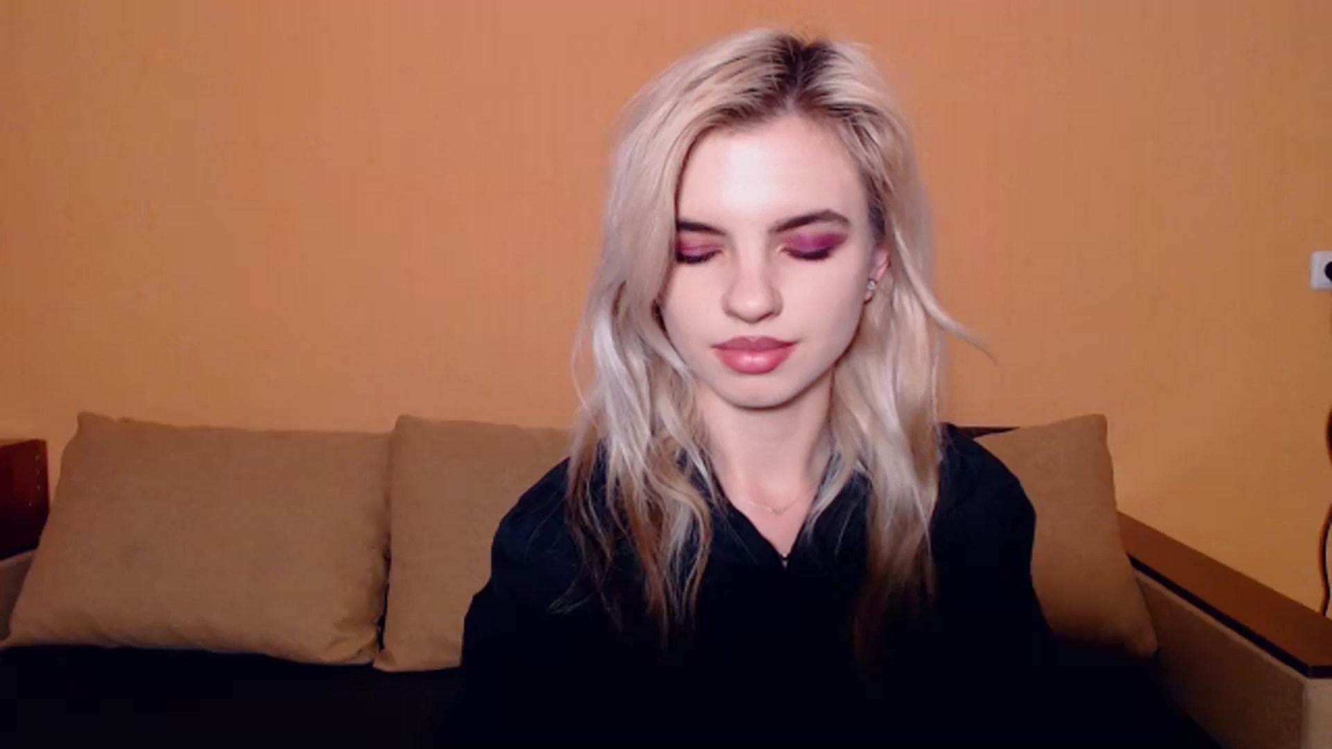 Gallery image thumbnail from Erineys's myfreecams stream on, 10/23/2023, 15:38 image 7 of 20