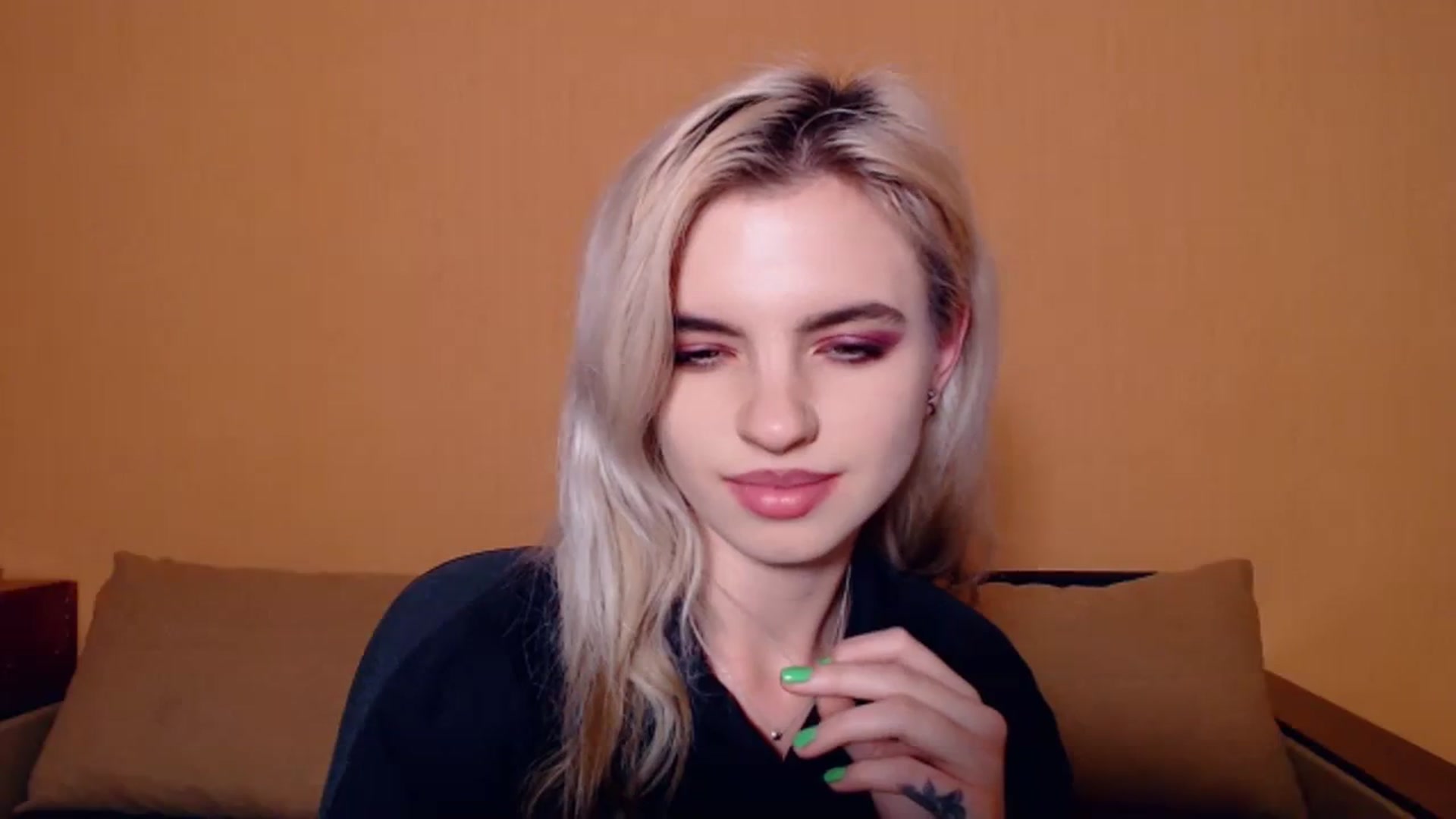Gallery image thumbnail from Erineys's myfreecams stream on, 10/23/2023, 18:04 image 17 of 20
