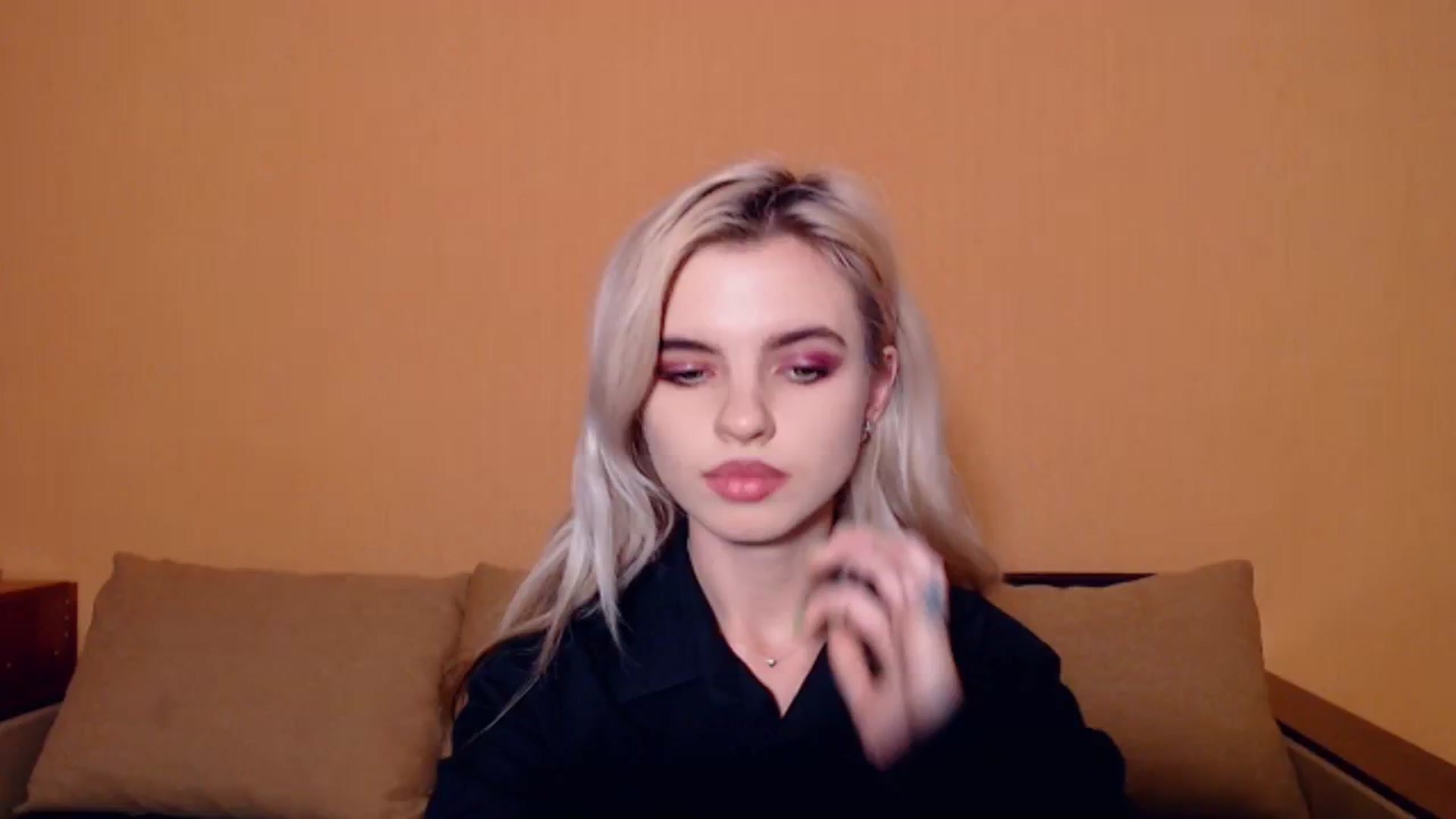 Gallery image thumbnail from Erineys's myfreecams stream on, 10/23/2023, 18:04 image 1 of 20