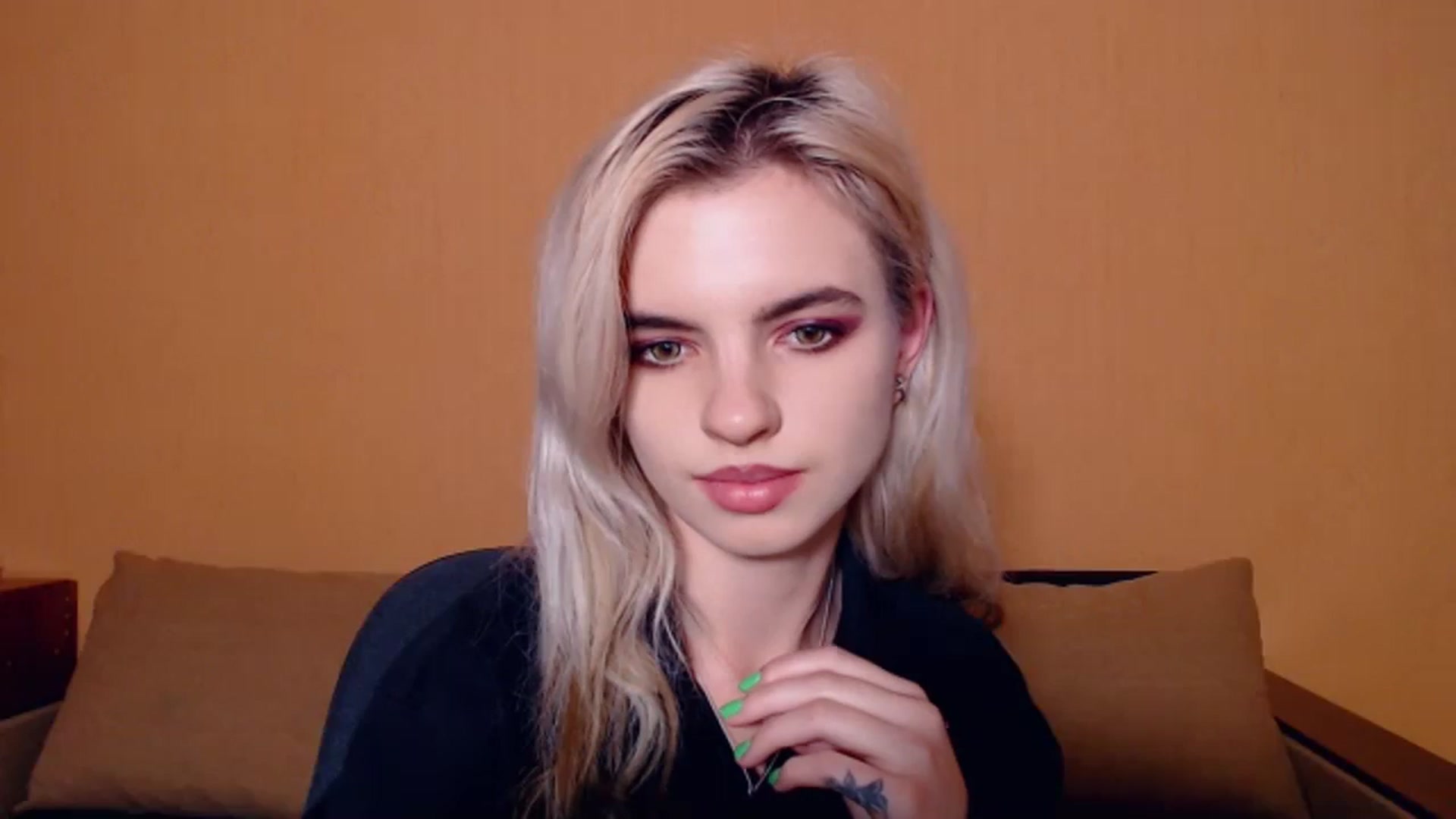 Gallery image thumbnail from Erineys's myfreecams stream on, 10/23/2023, 18:04 image 18 of 20