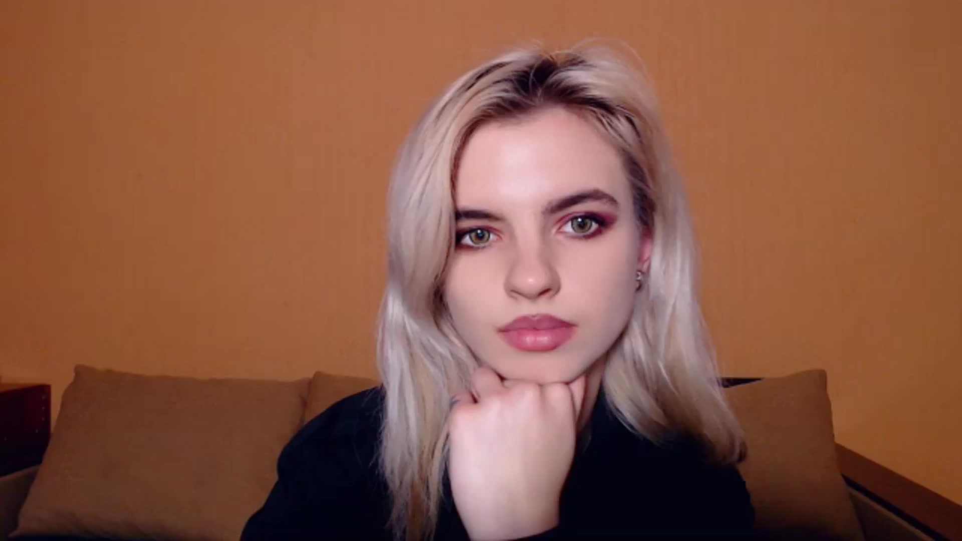 Gallery image thumbnail from Erineys's myfreecams stream on, 10/23/2023, 18:04 image 12 of 20