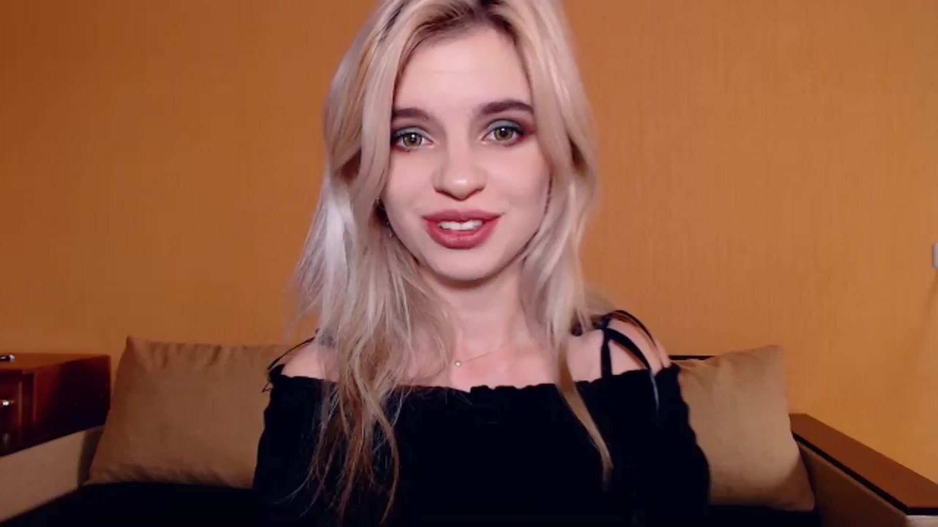 Gallery image thumbnail from Erineys's myfreecams stream on, 10/27/2023, 13:28 image 1 of 20