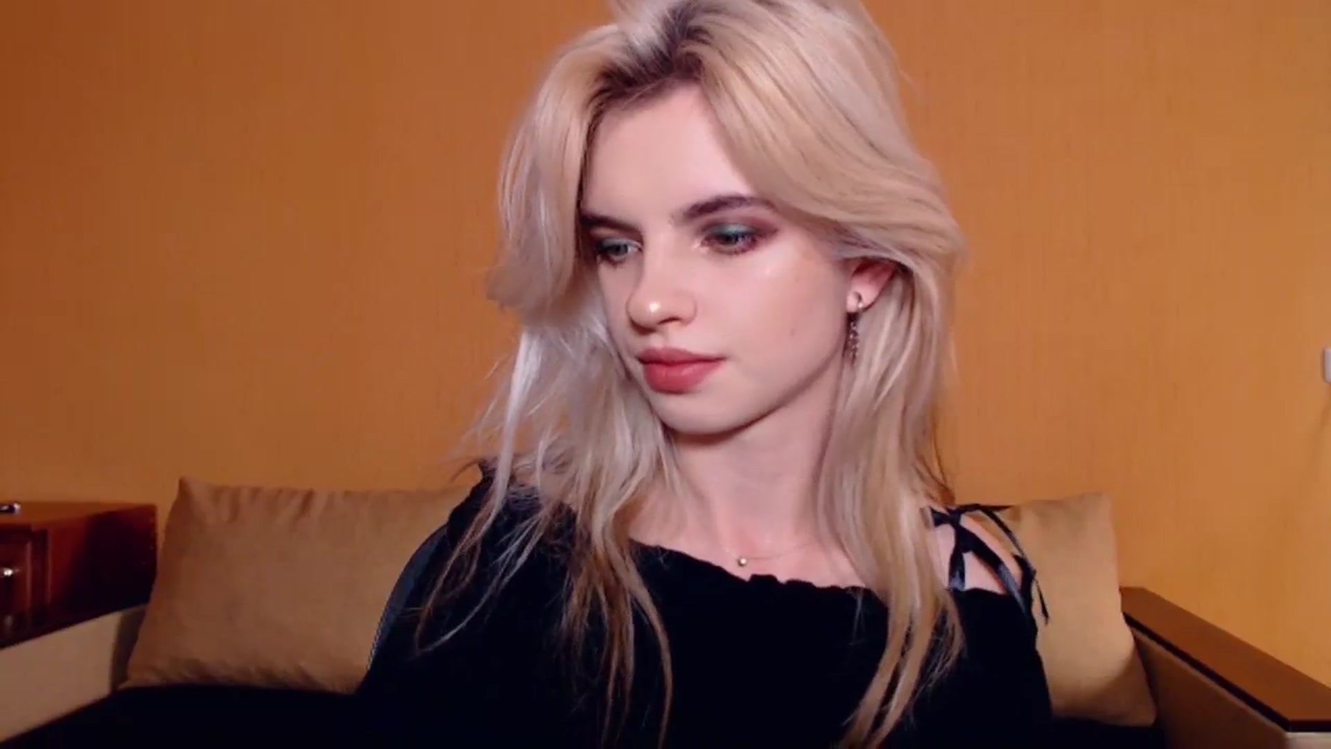 Gallery image thumbnail from Erineys's myfreecams stream on, 10/27/2023, 13:28 image 9 of 20