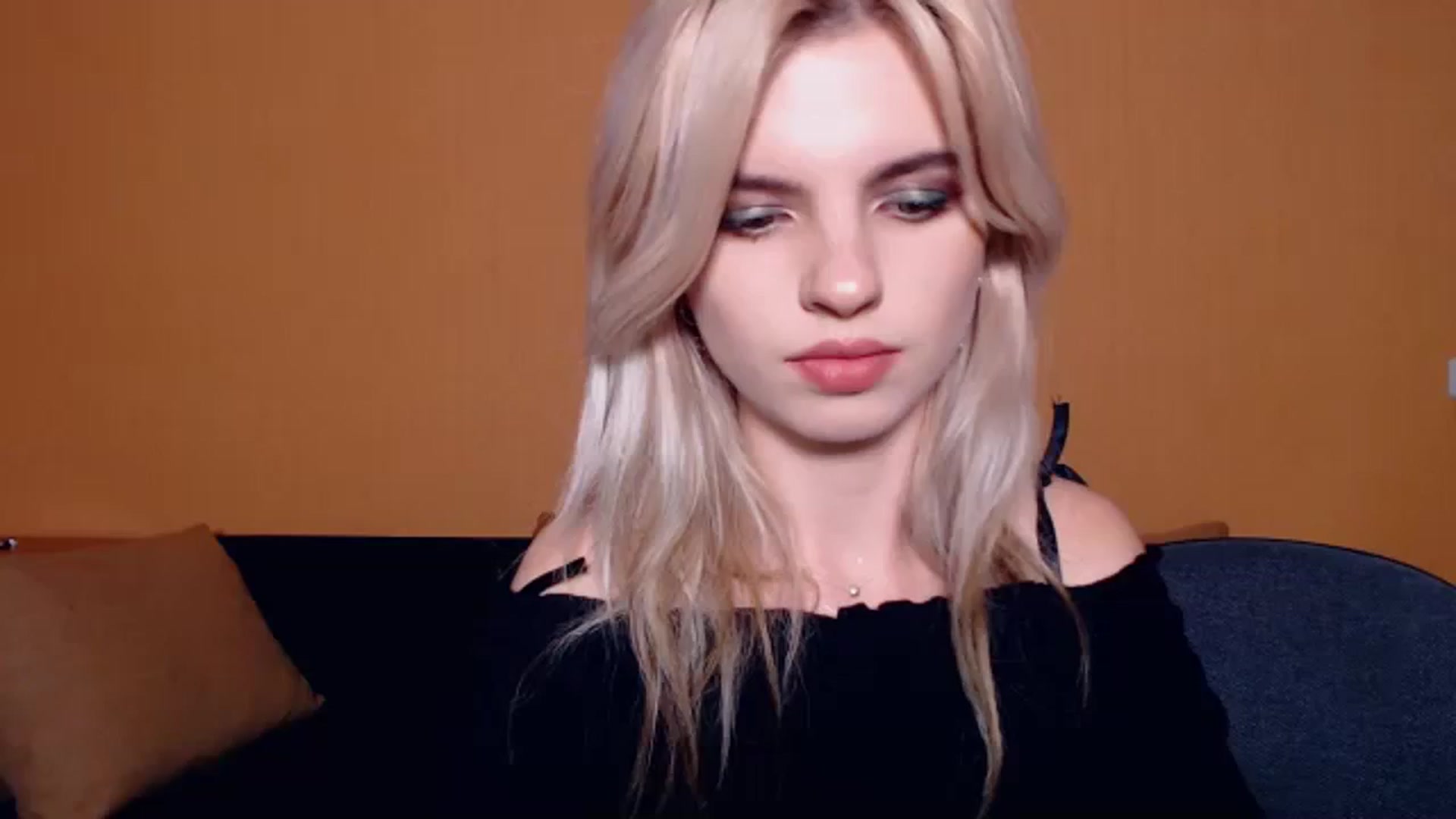 Gallery image thumbnail from Erineys's myfreecams stream on, 10/27/2023, 15:23 image 1 of 20