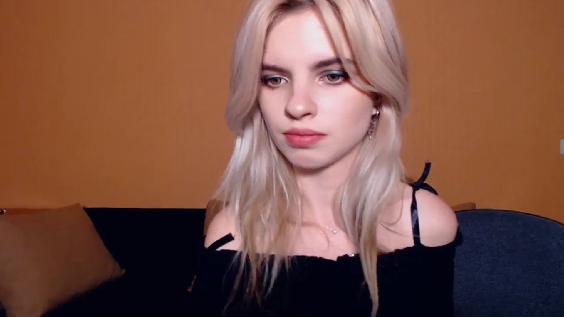 Gallery image thumbnail from Erineys's myfreecams stream on, 10/27/2023, 15:23 image 3 of 20