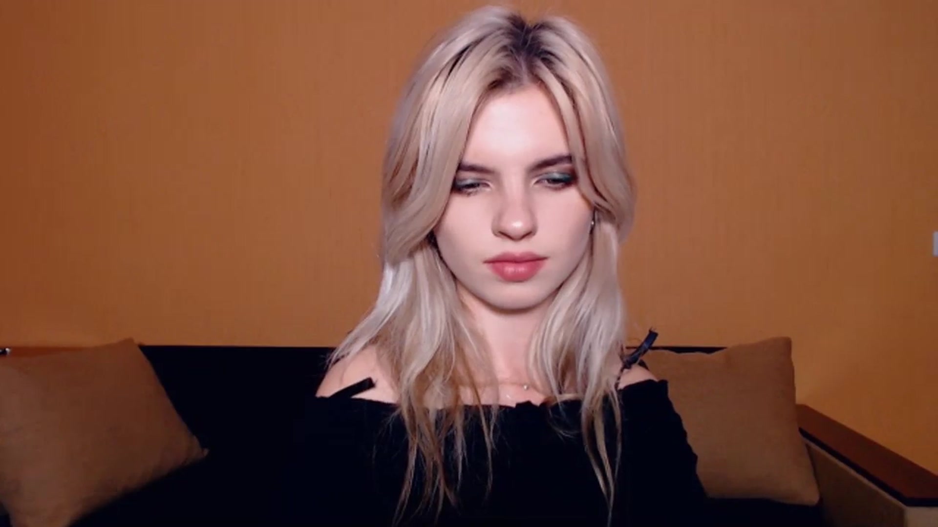 Gallery image thumbnail from Erineys's myfreecams stream on, 10/27/2023, 15:23 image 19 of 20