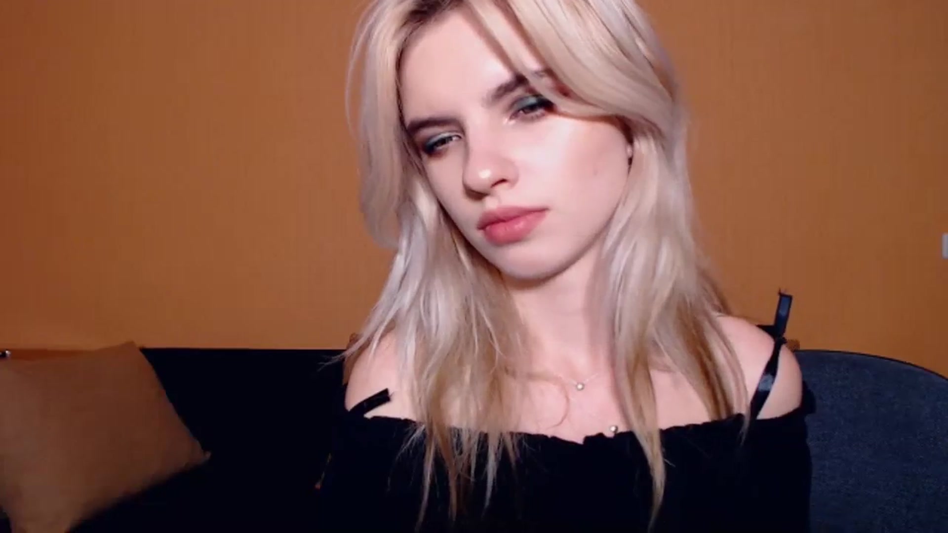 Gallery image thumbnail from Erineys's myfreecams stream on, 10/27/2023, 15:23 image 2 of 20