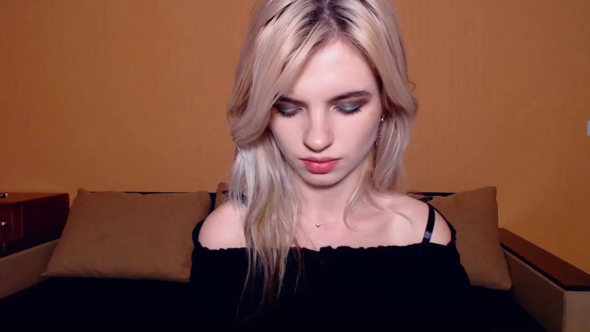 Gallery image thumbnail from Erineys's myfreecams stream on, 10/27/2023, 16:40 image 1 of 20