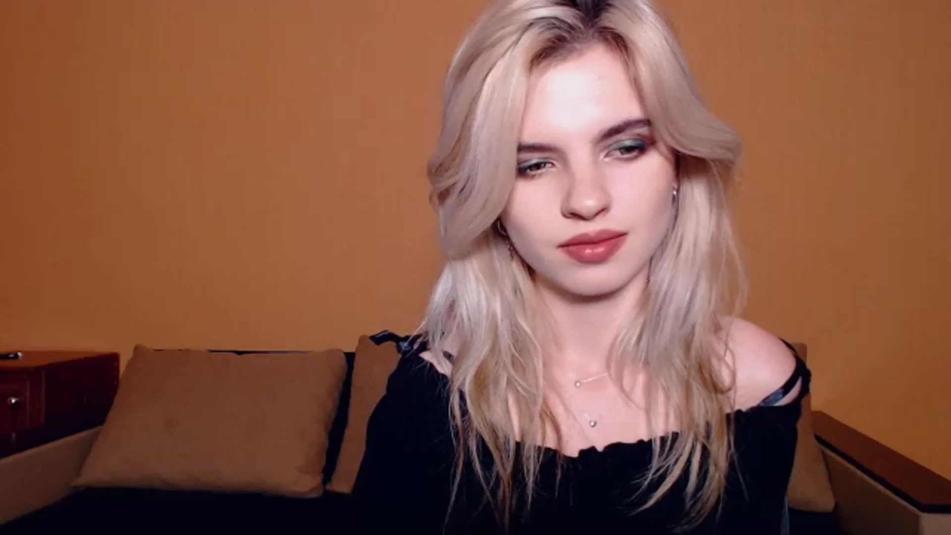 Gallery image thumbnail from Erineys's myfreecams stream on, 10/27/2023, 16:40 image 13 of 20