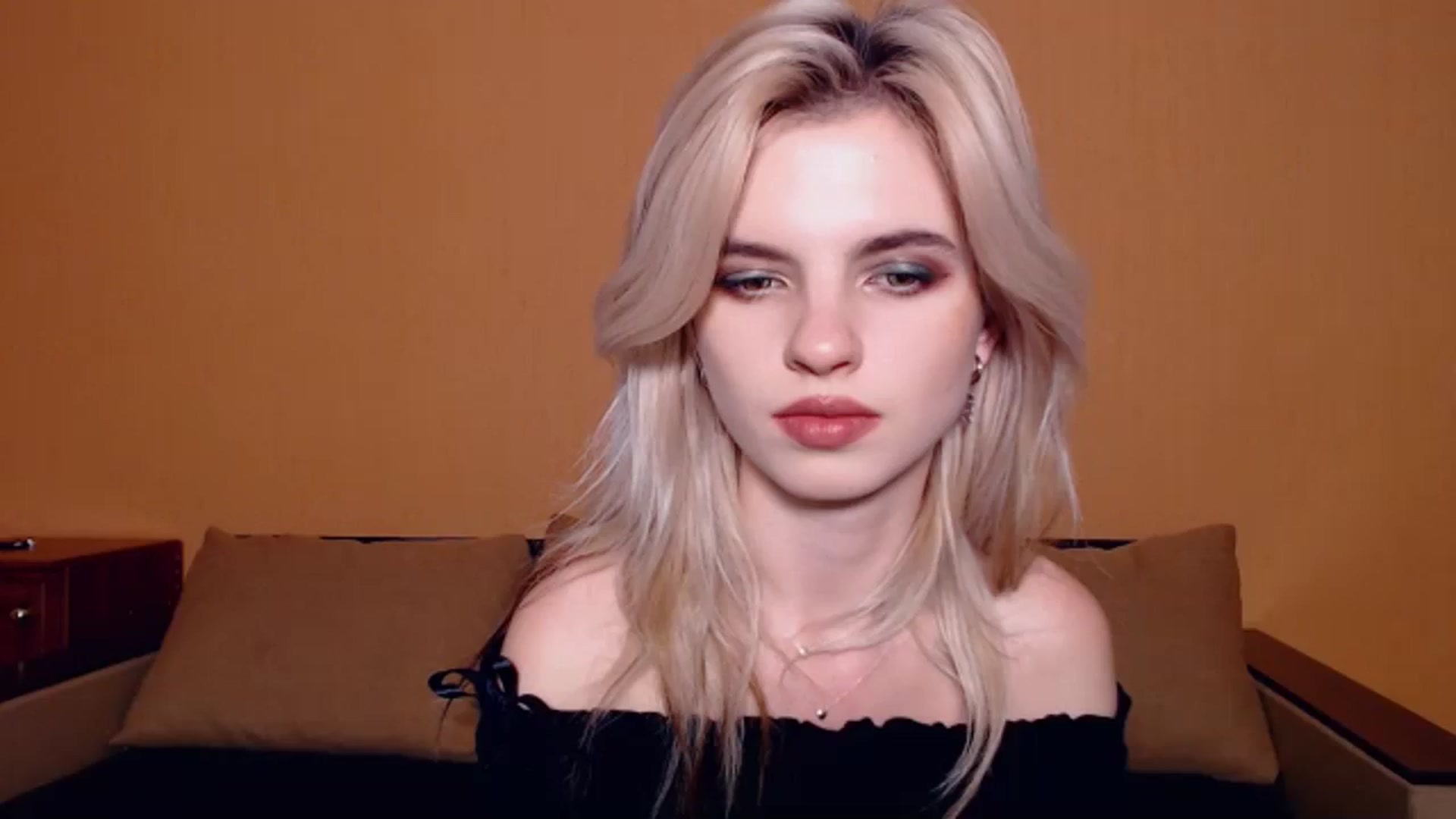Gallery image thumbnail from Erineys's myfreecams stream on, 10/27/2023, 16:40 image 16 of 20