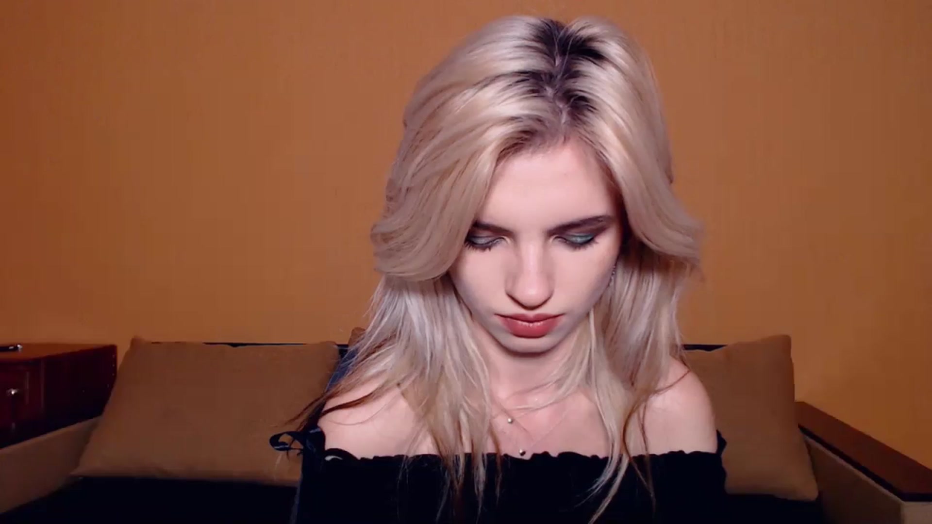 Gallery image thumbnail from Erineys's myfreecams stream on, 10/27/2023, 16:40 image 17 of 20