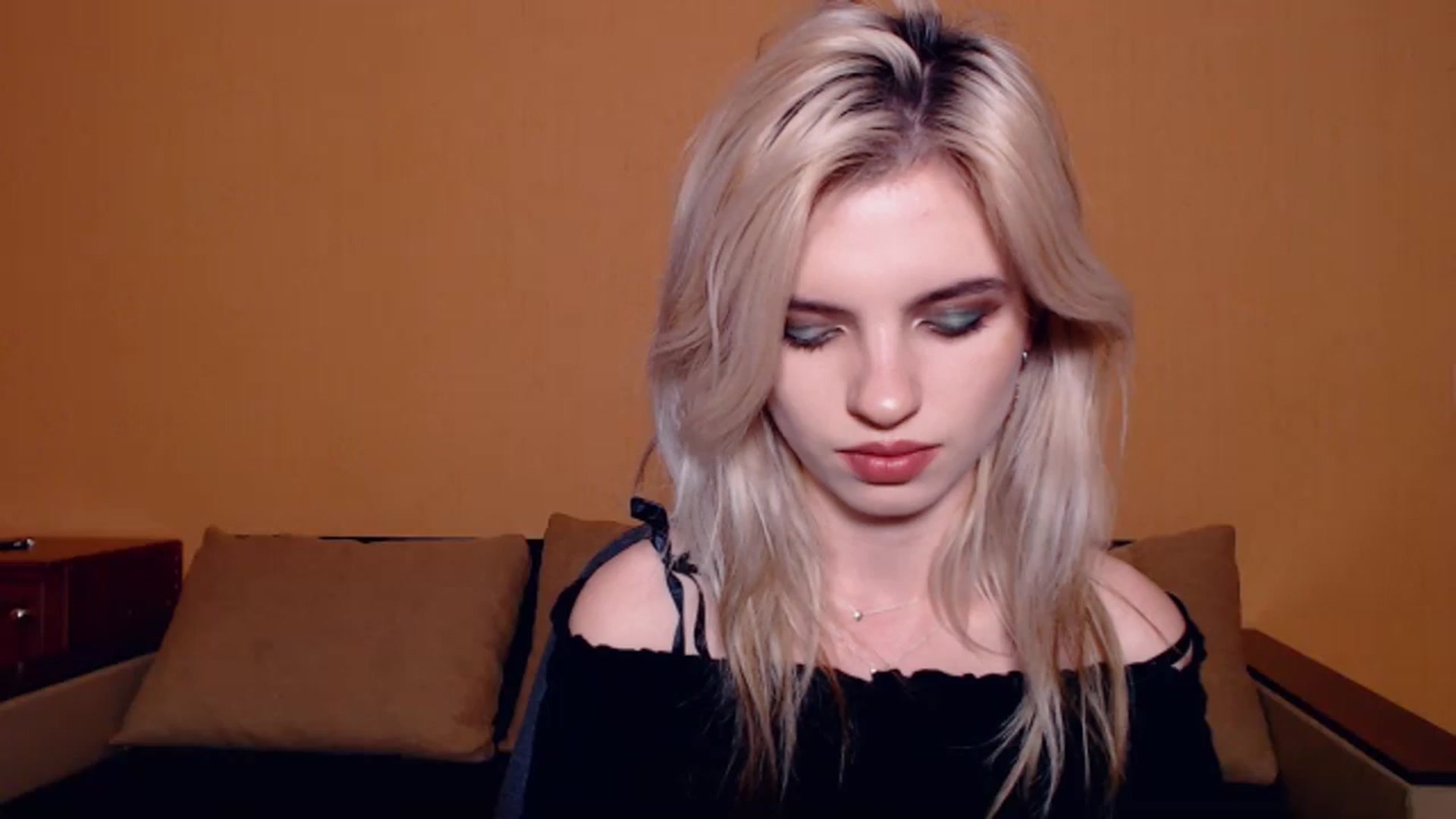 Gallery image thumbnail from Erineys's myfreecams stream on, 10/27/2023, 16:40 image 7 of 20