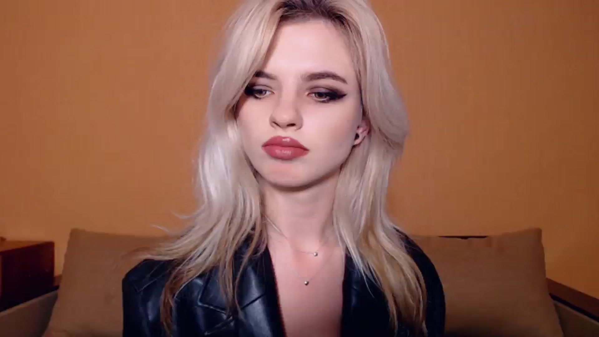 Gallery image thumbnail from Erineys's myfreecams stream on, 10/30/2023, 15:10 image 3 of 20