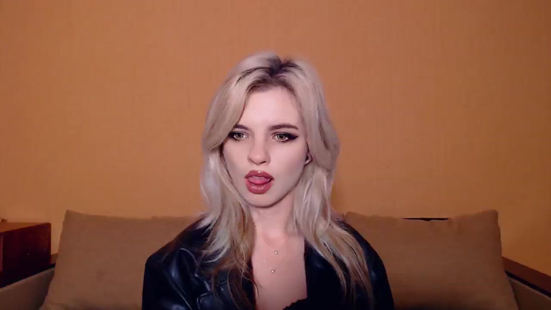 Gallery image thumbnail from Erineys's myfreecams stream on, 10/30/2023, 15:10 image 16 of 20