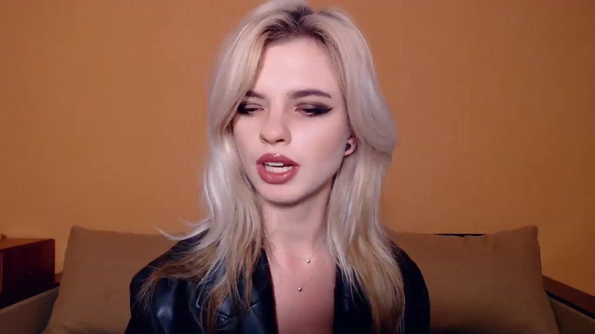 Gallery image thumbnail from Erineys's myfreecams stream on, 10/30/2023, 15:10 image 8 of 20