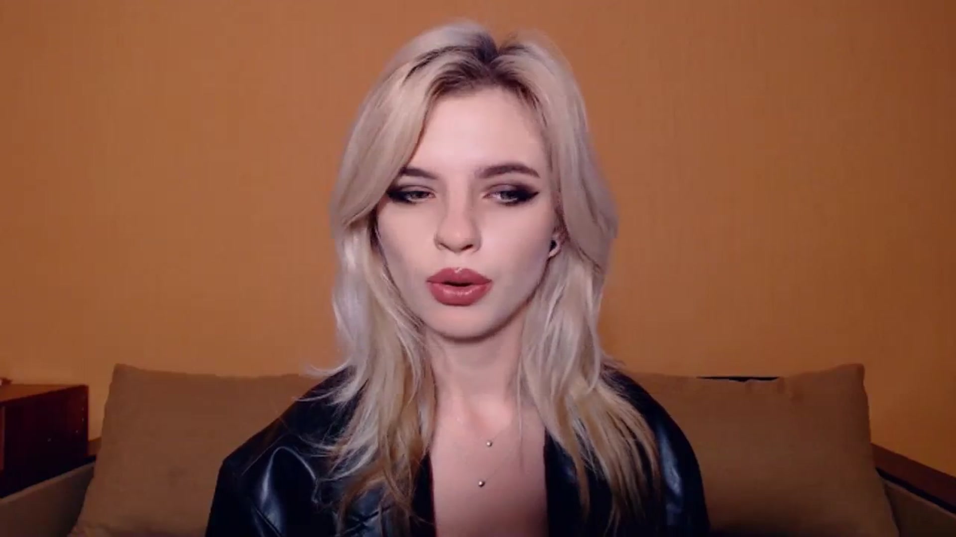 Gallery image thumbnail from Erineys's myfreecams stream on, 10/30/2023, 15:10 image 15 of 20