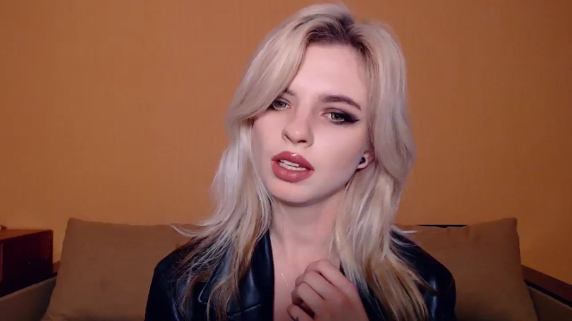 Gallery image thumbnail from Erineys's myfreecams stream on, 10/30/2023, 15:10 image 14 of 20