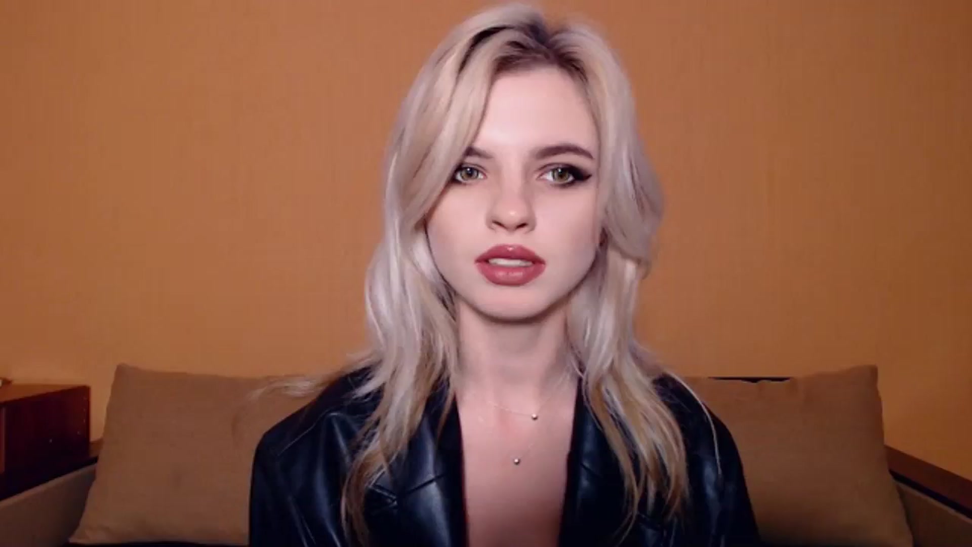 Gallery image thumbnail from Erineys's myfreecams stream on, 10/30/2023, 15:10 image 1 of 20