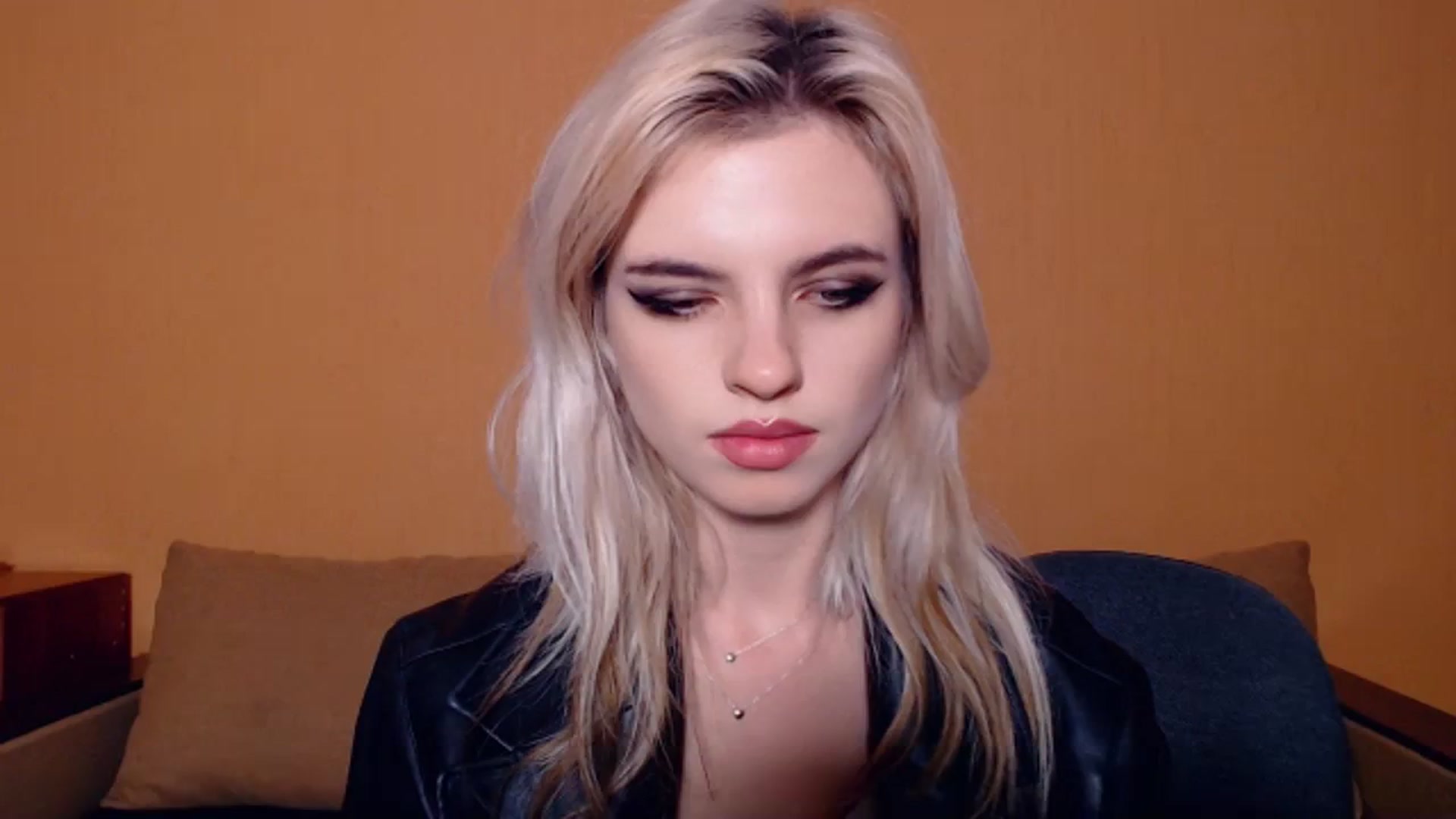 Gallery image thumbnail from Erineys's myfreecams stream on, 10/30/2023, 18:17 image 1 of 20