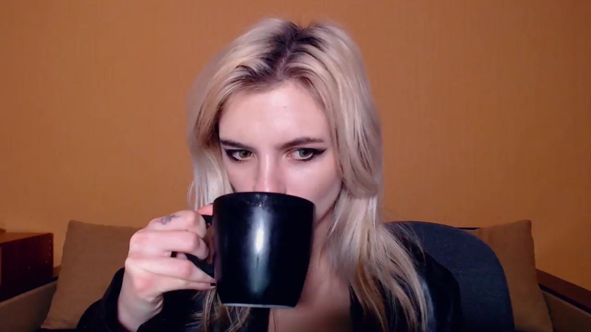 Gallery image thumbnail from Erineys's myfreecams stream on, 10/30/2023, 18:17 image 3 of 20