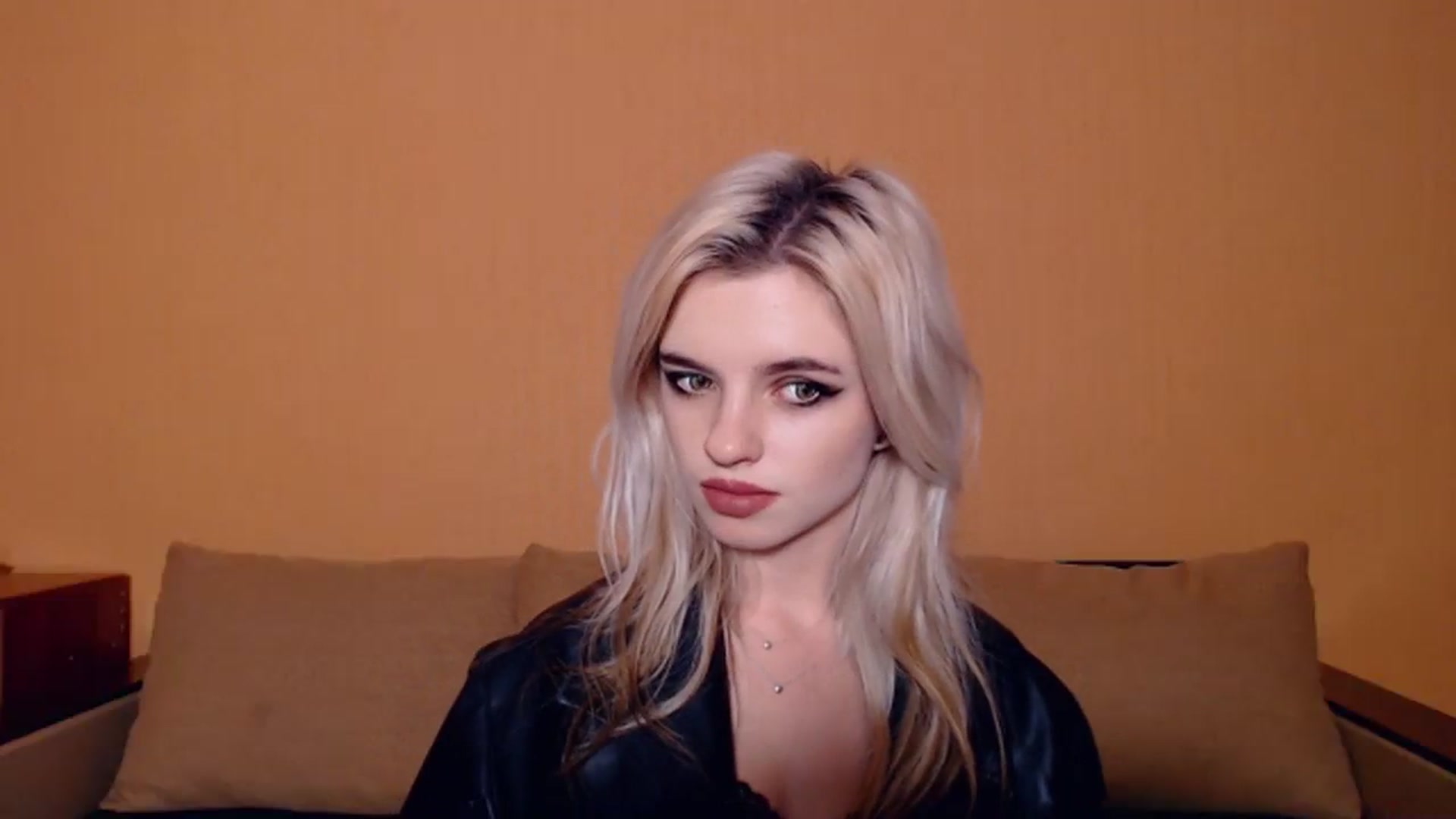 Gallery image thumbnail from Erineys's myfreecams stream on, 10/30/2023, 18:17 image 13 of 20