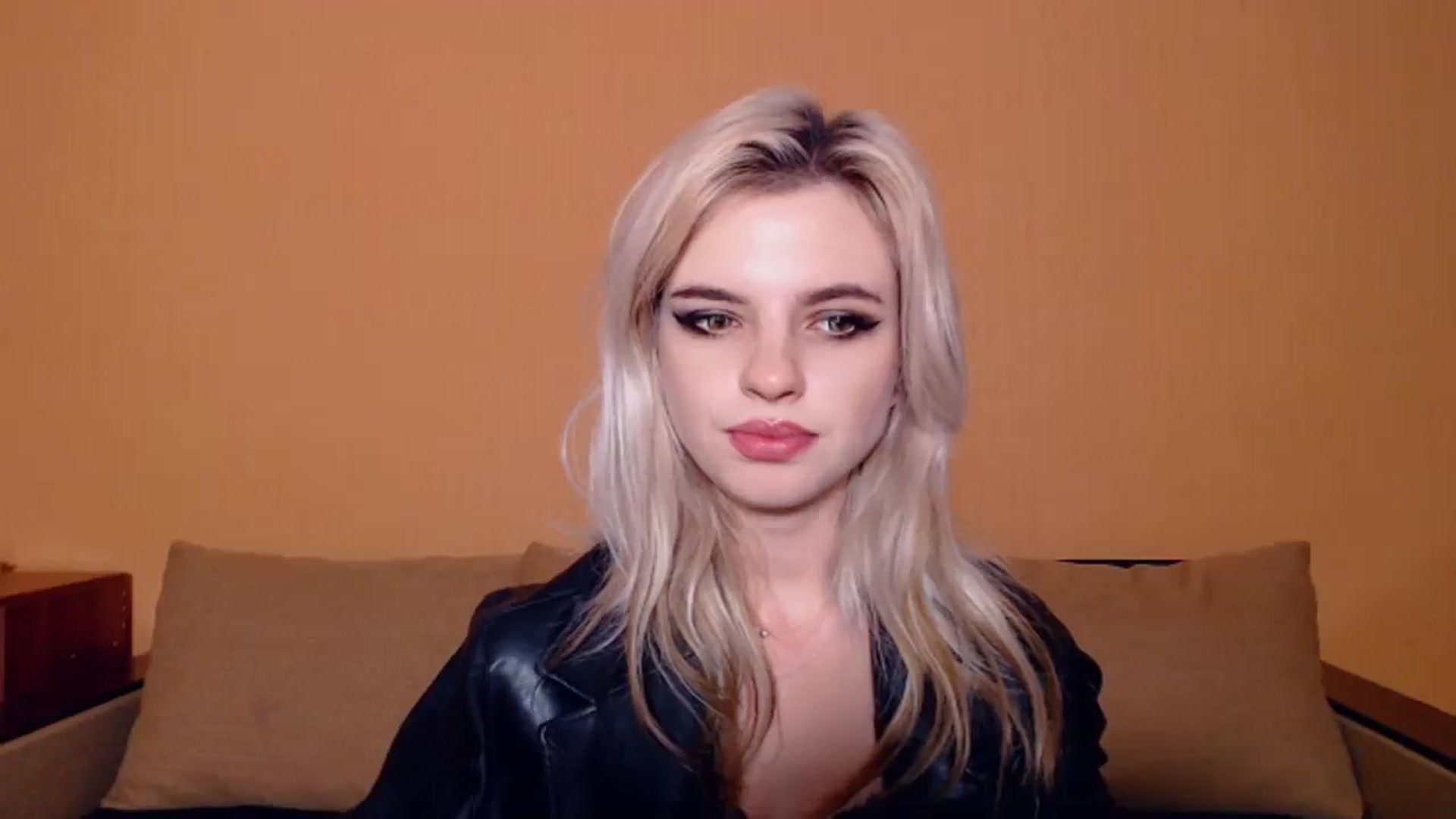 Gallery image thumbnail from Erineys's myfreecams stream on, 10/30/2023, 18:17 image 8 of 20
