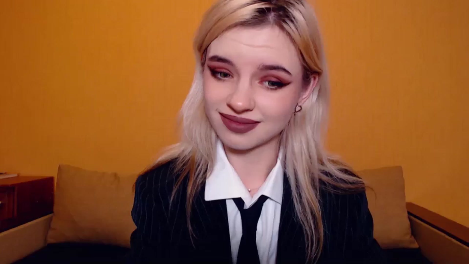Gallery image thumbnail from Erineys's myfreecams stream on, 11/04/2023, 12:42 image 14 of 20