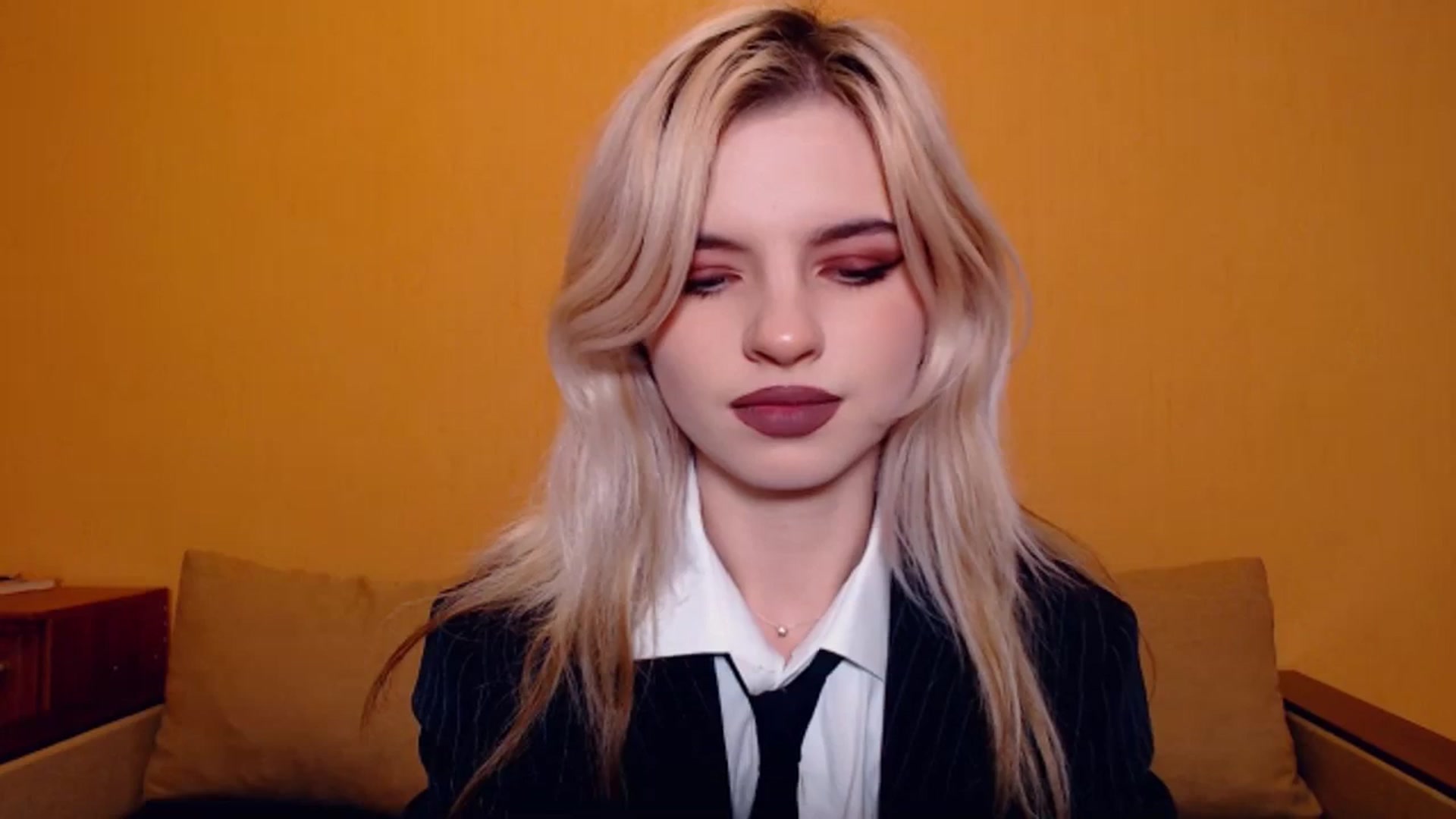 Gallery image thumbnail from Erineys's myfreecams stream on, 11/04/2023, 12:58 image 10 of 20
