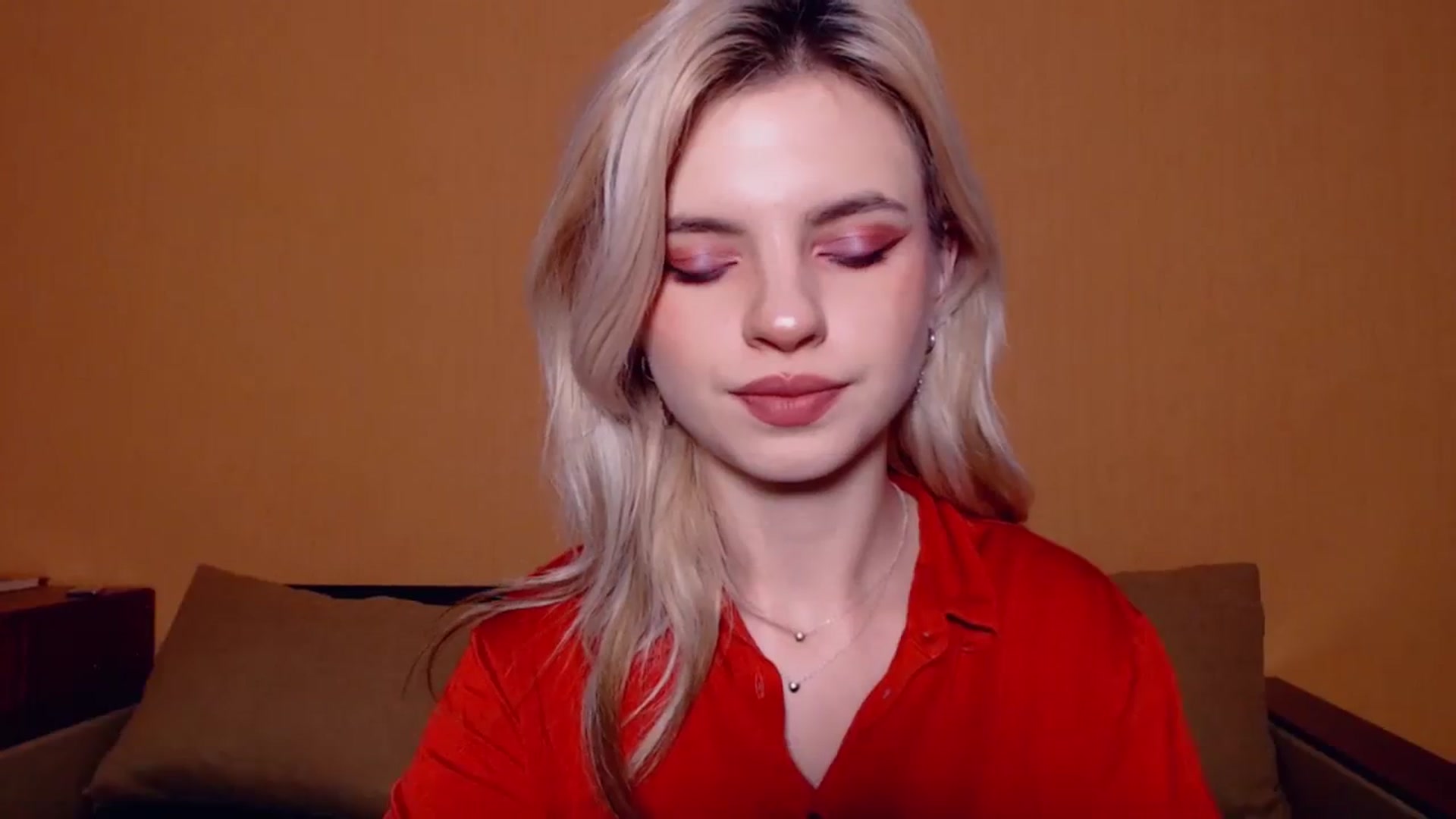 Gallery image thumbnail from Erineys's myfreecams stream on, 11/06/2023, 14:45 image 18 of 20