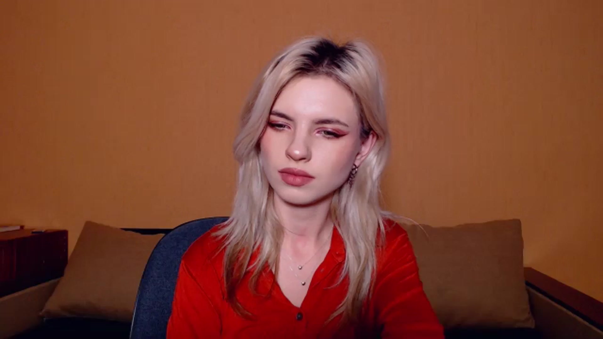 Gallery image thumbnail from Erineys's myfreecams stream on, 11/06/2023, 17:32 image 2 of 20