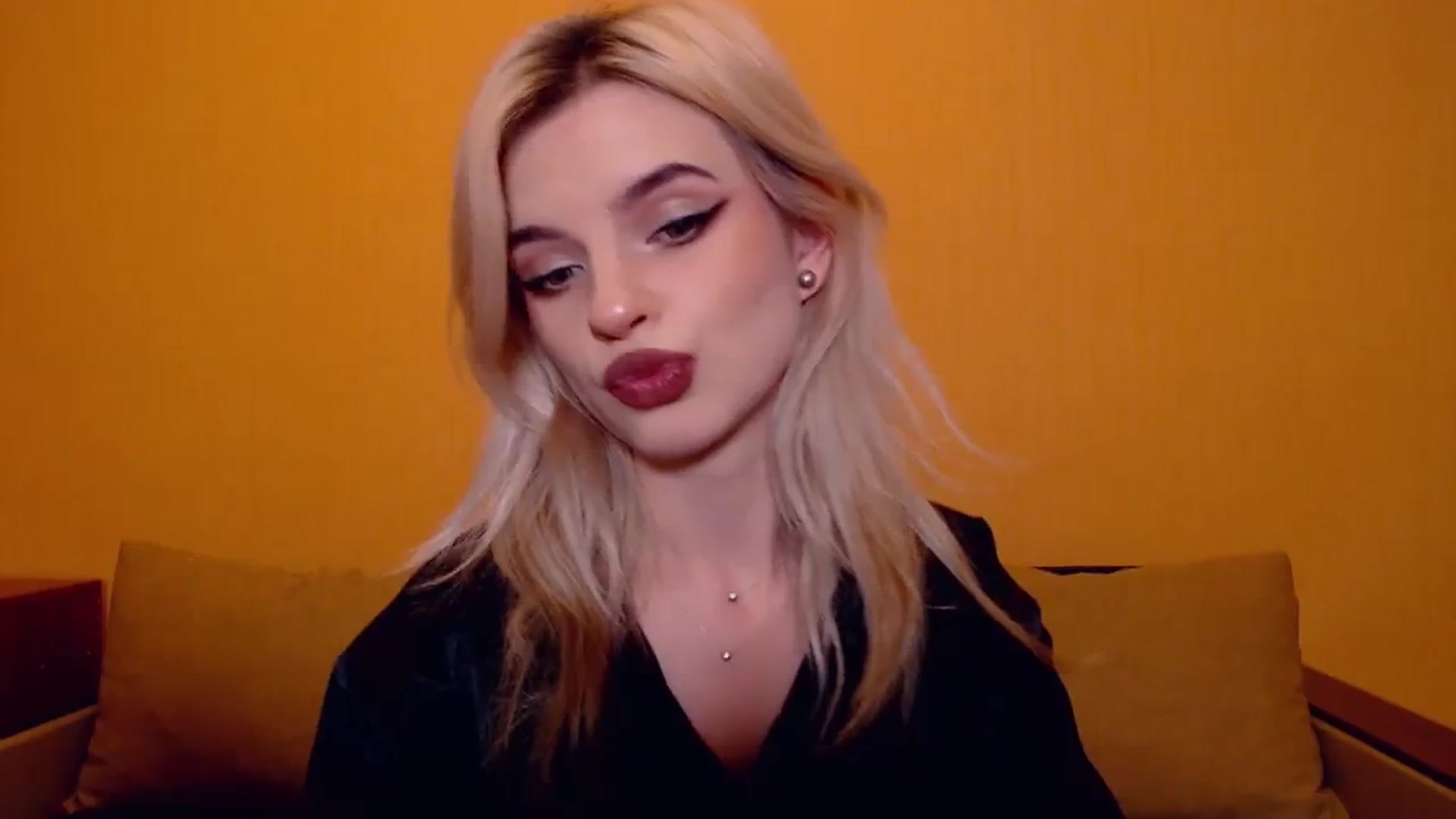 Gallery image thumbnail from Erineys's myfreecams stream on, 11/09/2023, 15:23 image 19 of 20