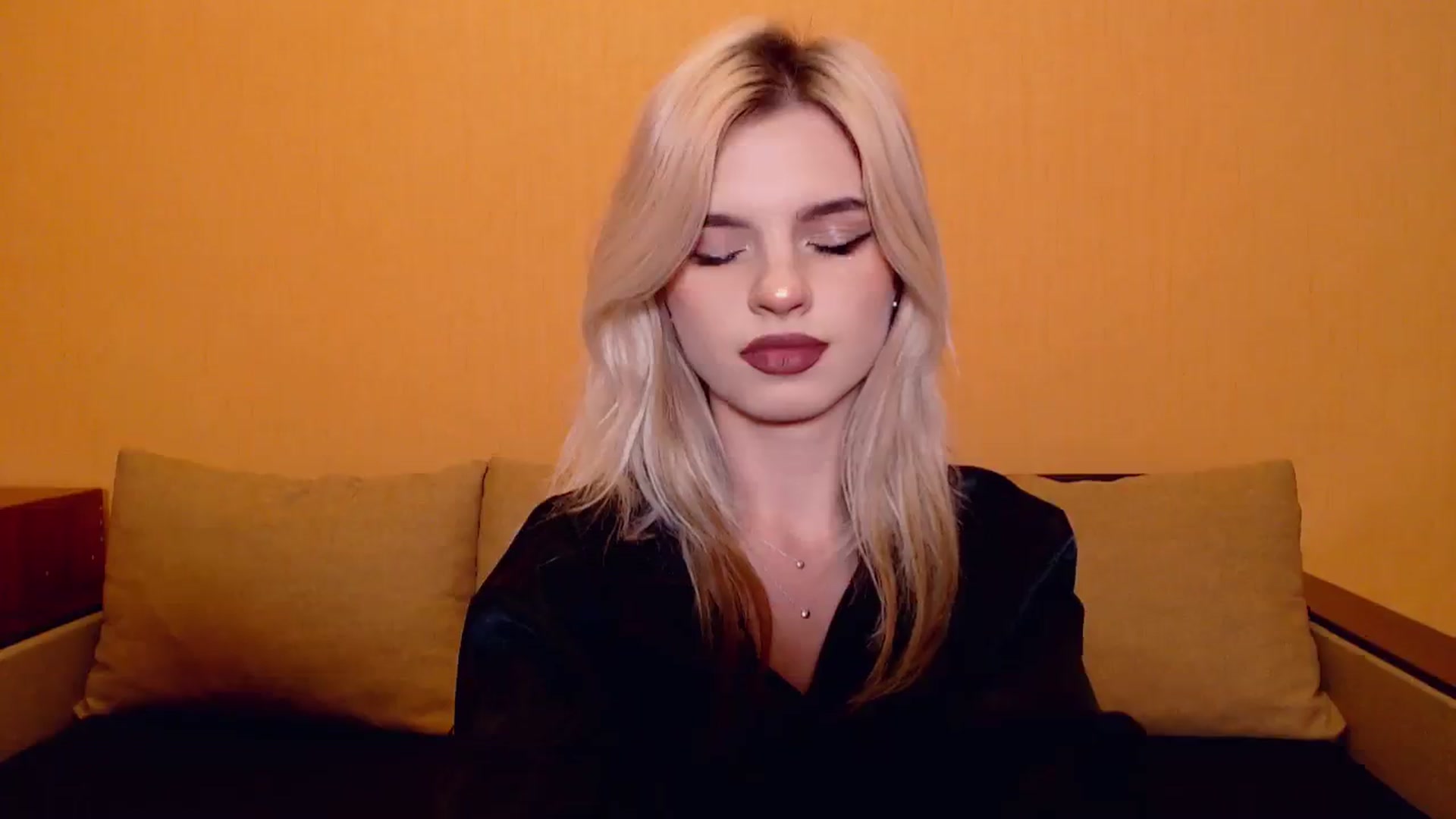 Gallery image thumbnail from Erineys's myfreecams stream on, 11/09/2023, 16:11 image 16 of 20