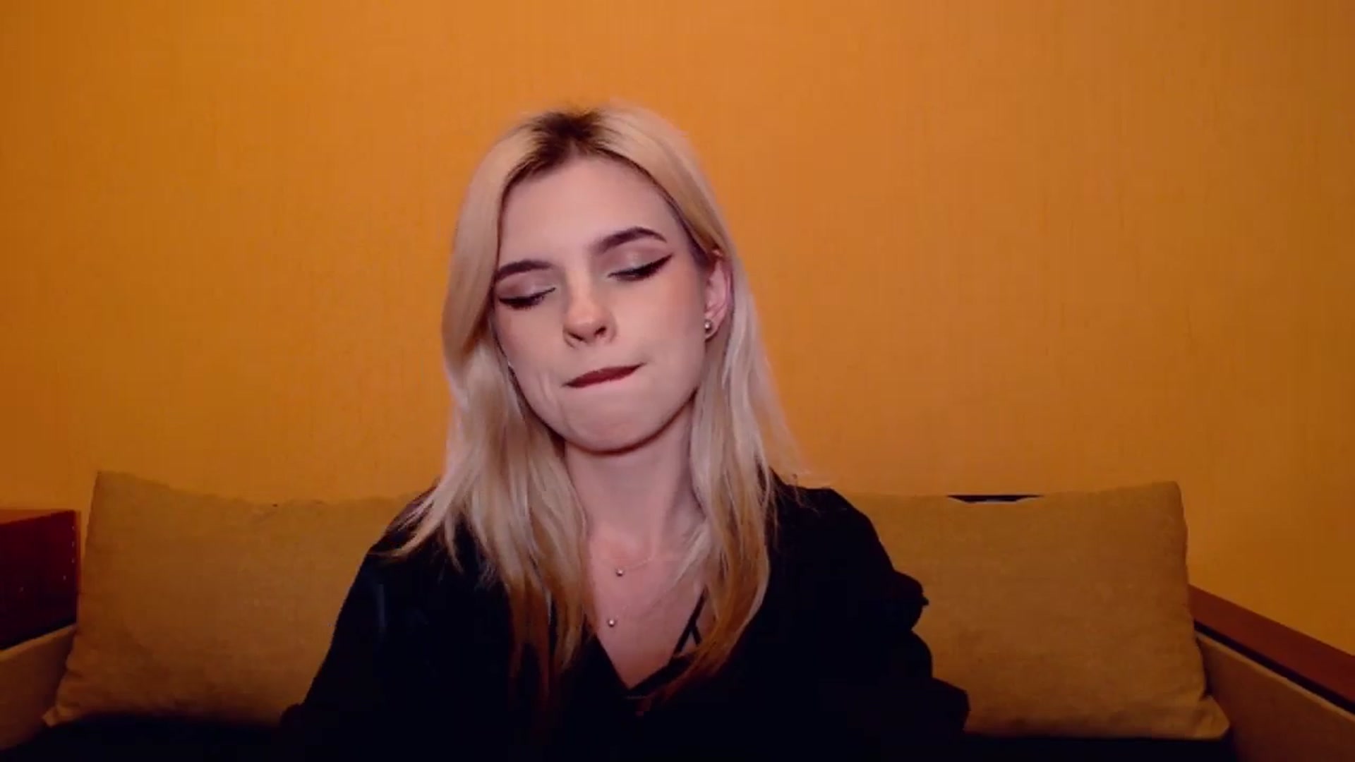 Gallery image thumbnail from Erineys's myfreecams stream on, 11/09/2023, 17:56 image 17 of 20